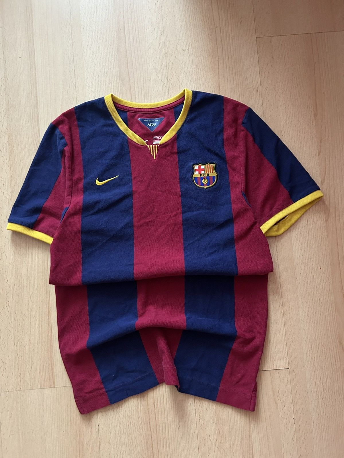 Nike Nike Barcelona Vintage Soccer Y2K Retro Jersey Size US S / EU 44-46 / 1 - 1 Thumbnail