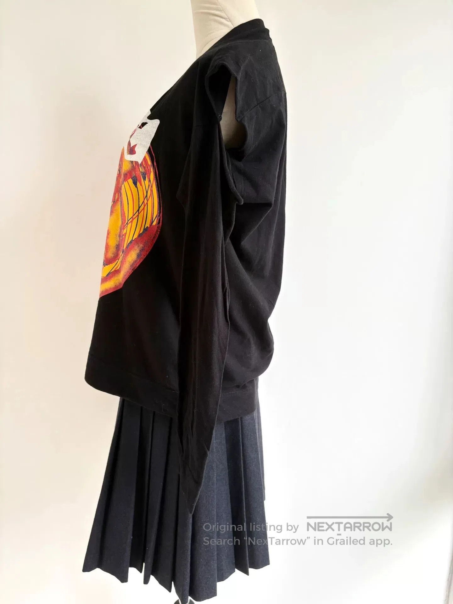 Vivienne Westwood vivienne westwood black heart earth shoulder top. Size M / US 6-8 / IT 42-44 - 4 Thumbnail