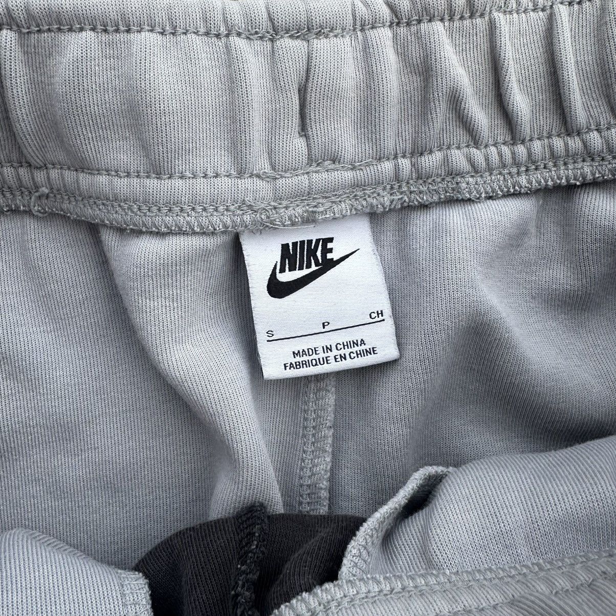 Nike Vintage Nike Tech Fleece Joggers Pants Y2K 00s USA Size S Size US 30 / EU 46 - 7 Thumbnail