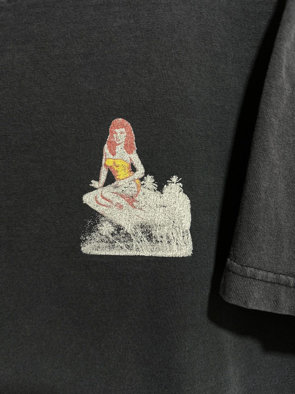 Sideout × Vintage Vintage Sideout Authentic Surfers Club Nekad Girl Faded Tee Size US L / EU 52-54 / 3 - 3 Thumbnail