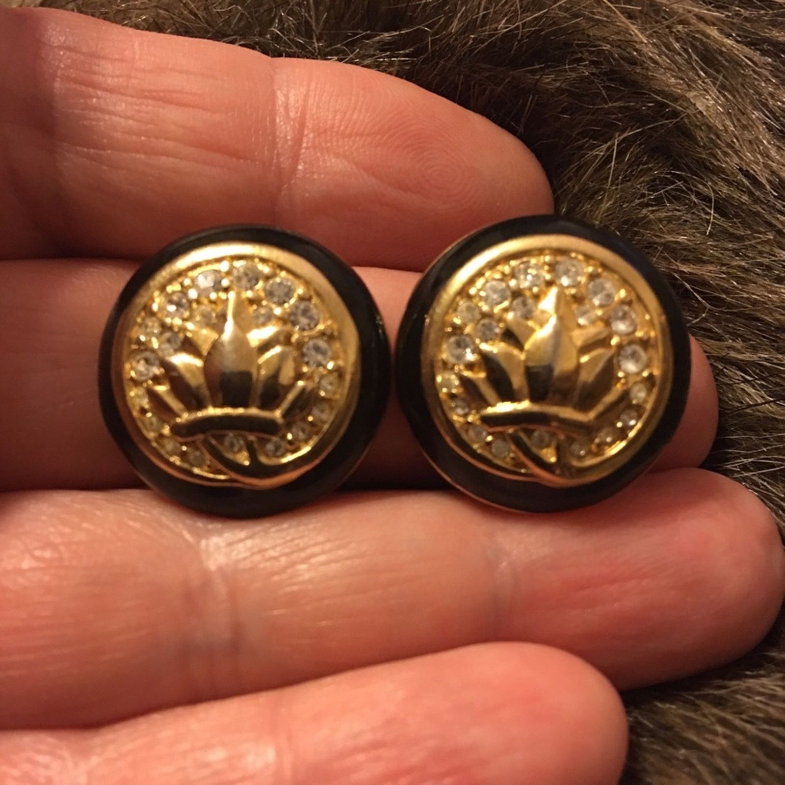 Vintage Vintage gold tone enamel rhinestone clip earrings Size ONE SIZE - 1 Thumbnail