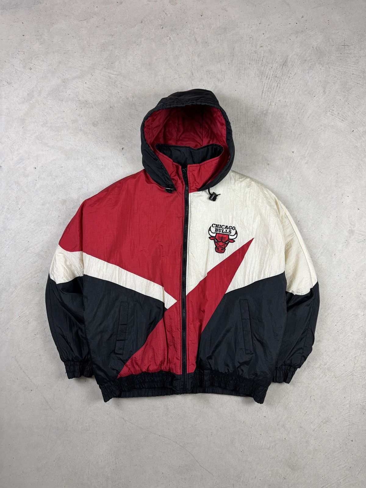 Vintage 1990’s Chicago Bulls Hooded Puffer Jacket Size US L / EU 52-54 / 3 - 1 Thumbnail