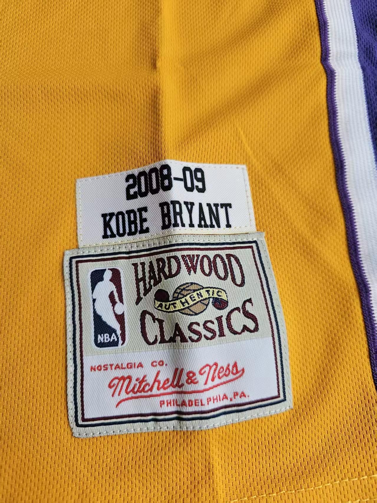 NBA Los Angeles Lakers #24 Kobe Bryant Jersey Stitched Yellow Size US M / EU 48-50 / 2 - 4 Thumbnail