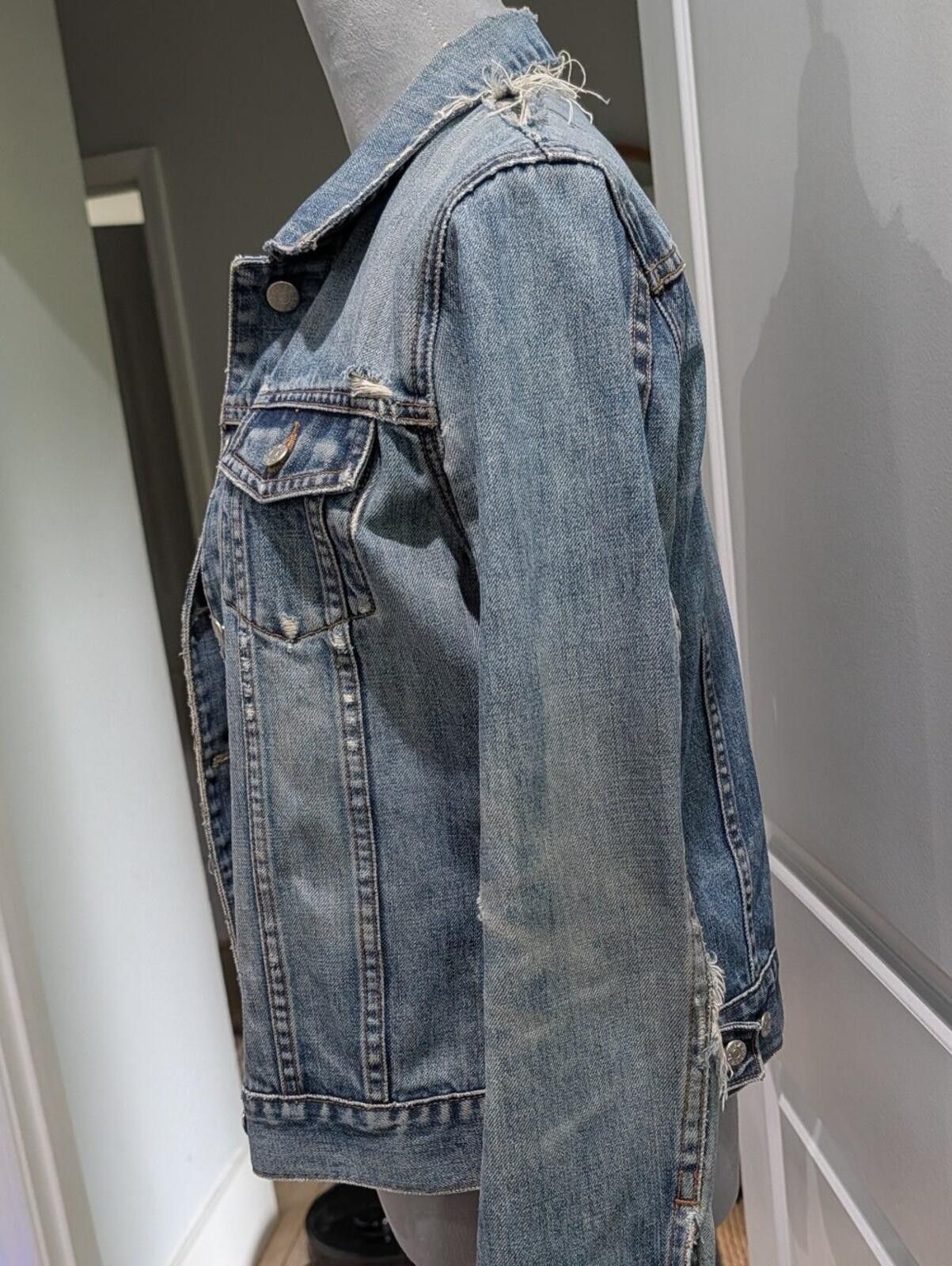 J.Crew J. Crew Light Wash Distressed Denim Jacket Size S / US 4 / IT 40 - 4 Thumbnail