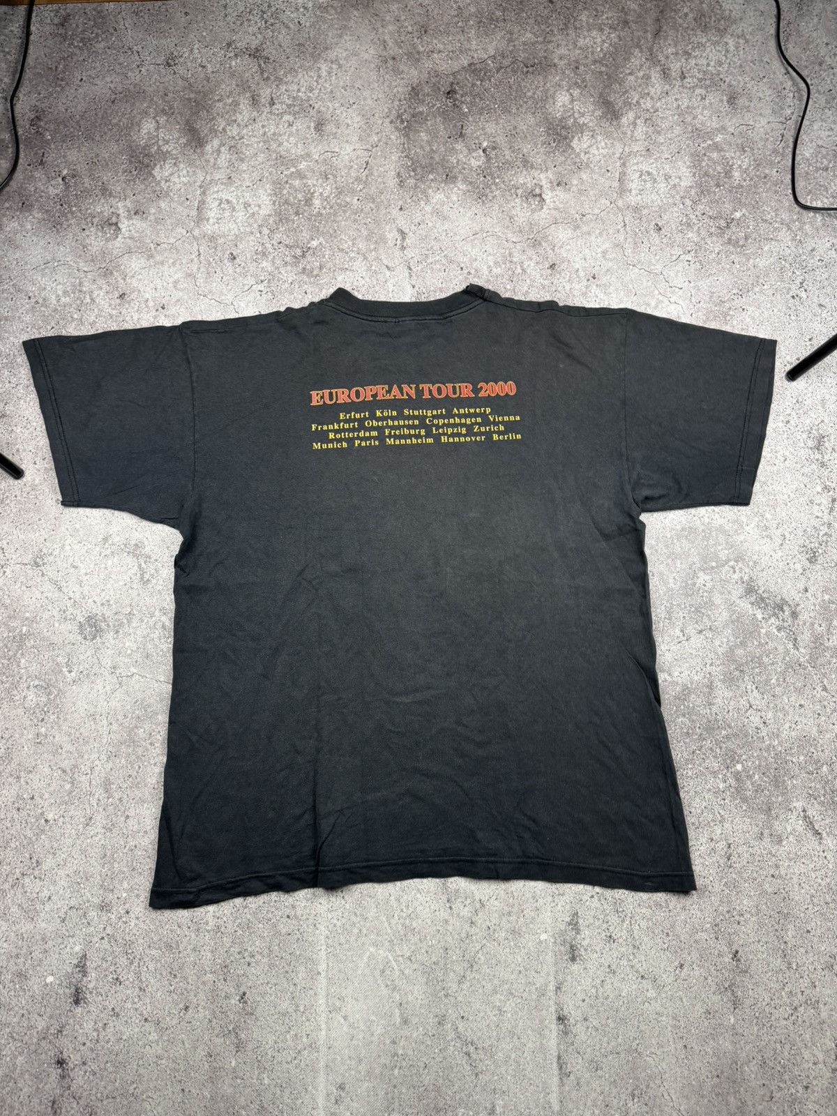 Band Tees Vintage 2000 Michael Flatley's "FEET OF FLAMES” Faded Band Size US XL / EU 56 / 4 - 1 Thumbnail