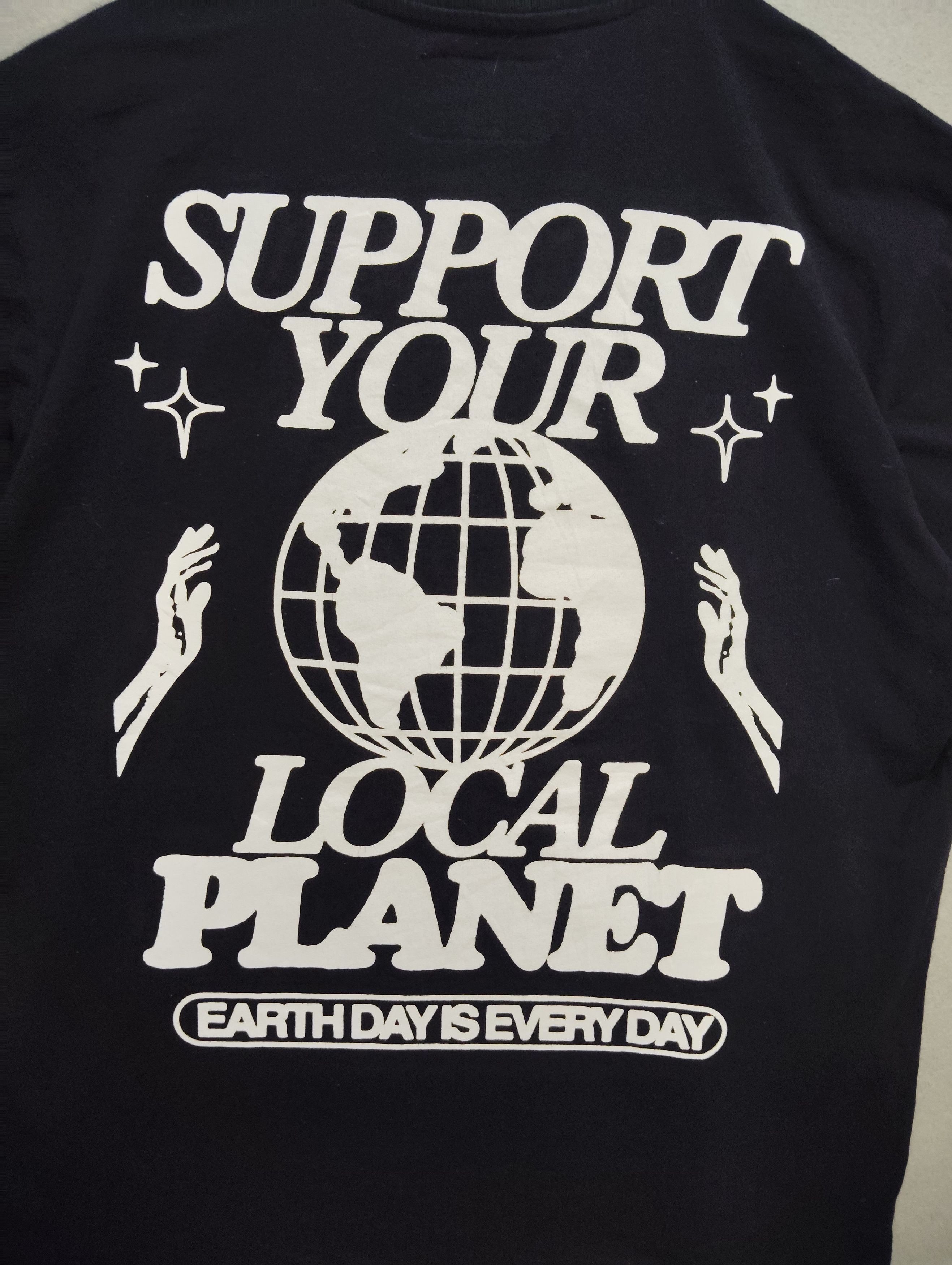 CHNGE CHNGE Earth Day is Every Day Size US L / EU 52-54 / 3 - 2 Thumbnail