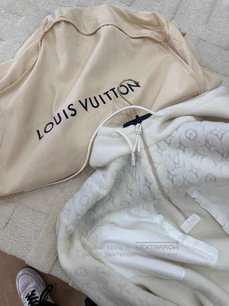 Louis Vuitton Louis Vuitton 26 New Classic lambswool hooded long sleeve Size US L / EU 52-54 / 3 - 7 Thumbnail