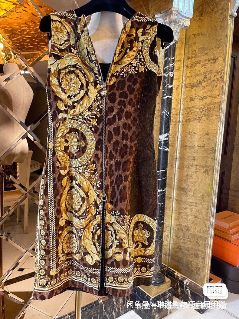 Versace Versace Baroque velvet vest dress Size M / US 6-8 / IT 42-44 - 2 Thumbnail