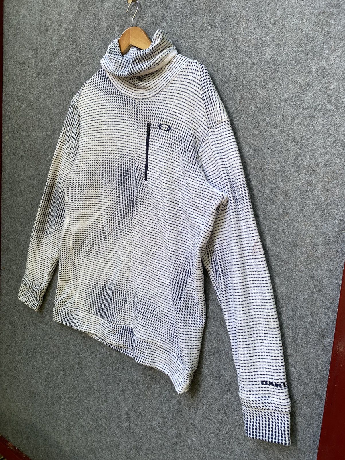Oakley Vintage Oakley turtle neck long sleeve Size US XL / EU 56 / 4 - 2 Thumbnail
