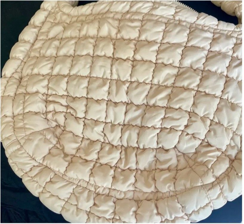 Cos NBWT COS OVERSIZED QUILTED CROSSBODY BAG. RETAIL PRICE $135 Size ONE SIZE - 2 Thumbnail