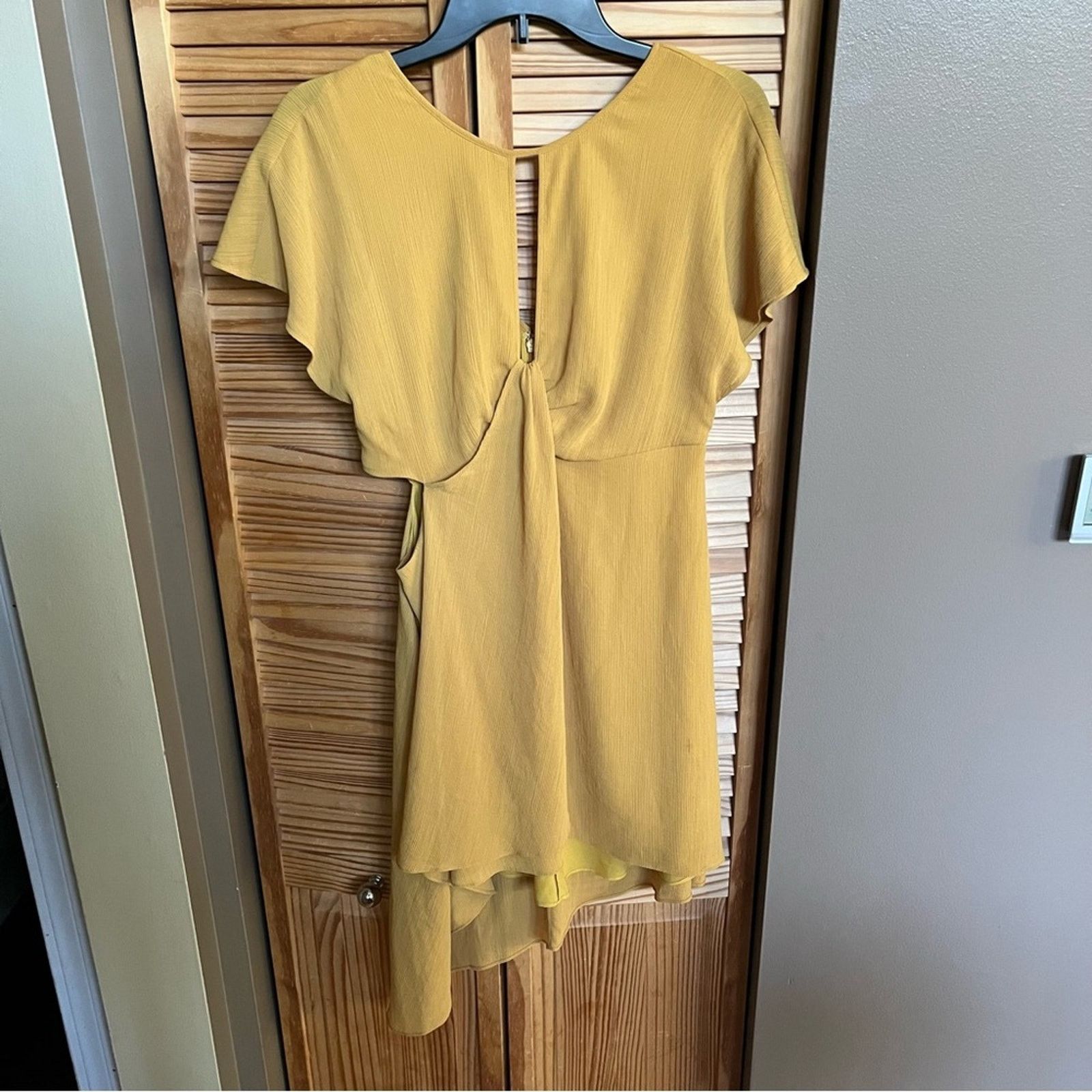 Bcbgmaxazria BCBG MaxAzria Cut Out Waist Dress Size XS Asymmetrical Size XS / US 0-2 / IT 36-38 - 1 Thumbnail