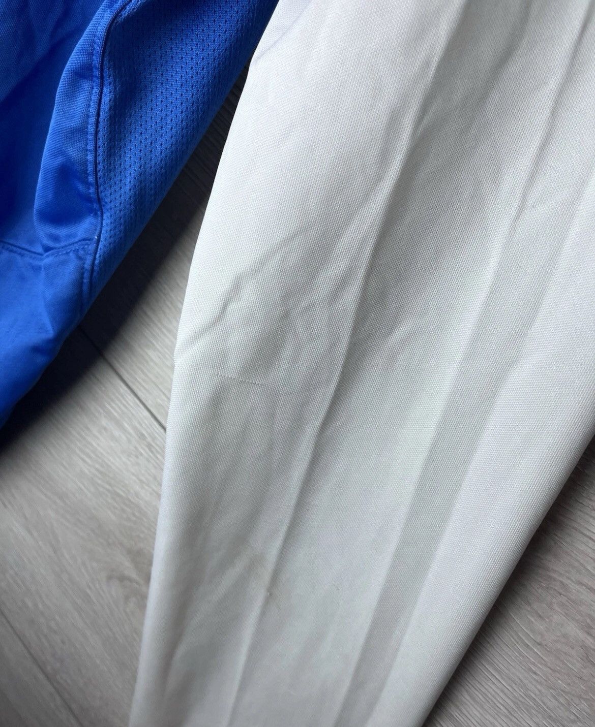 Nike MENS Vintage soccer jerseys Zurich Nike size L Size US L / EU 52-54 / 3 - 15 Thumbnail