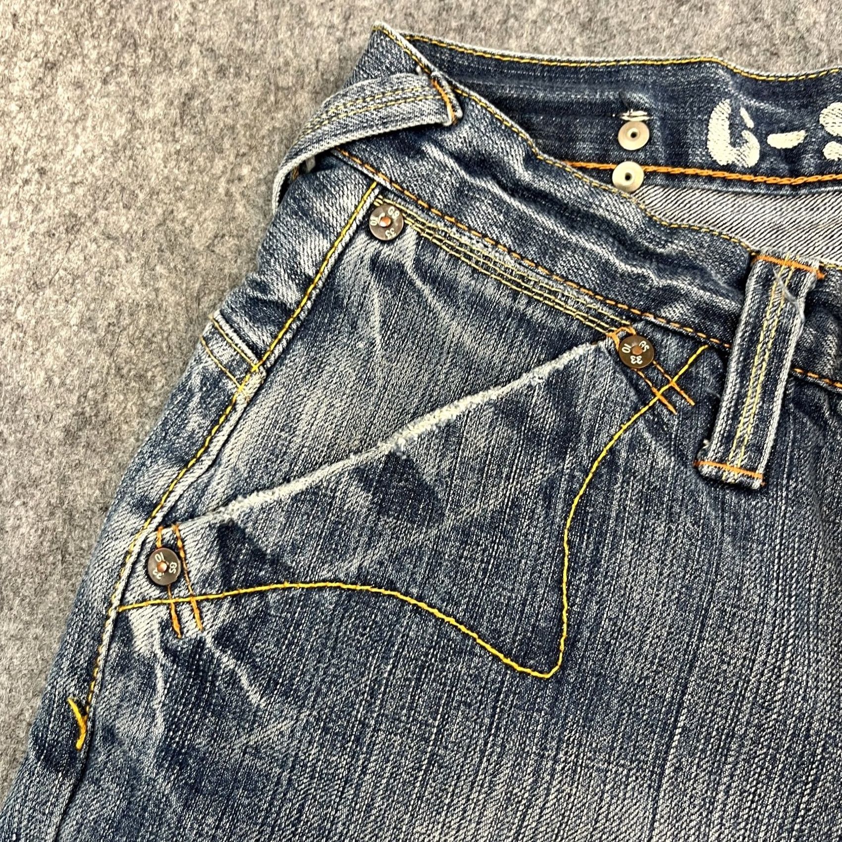 G-Star VINTAGE G-Star Jeans Relaxed Straight 32 30 Mid Wash Blue Y2K Flap Pockets Men Regular 5-Pocket Denim Cotton Jeans Mens Blue Stars 90s Size US 32 / EU 48 - 7 Thumbnail