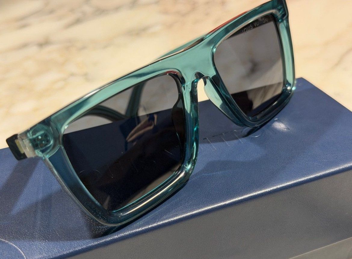 Louis Vuitton Authentic Louis Vuitton Bloom Square Sunglasses Size ONE SIZE - 6 Thumbnail