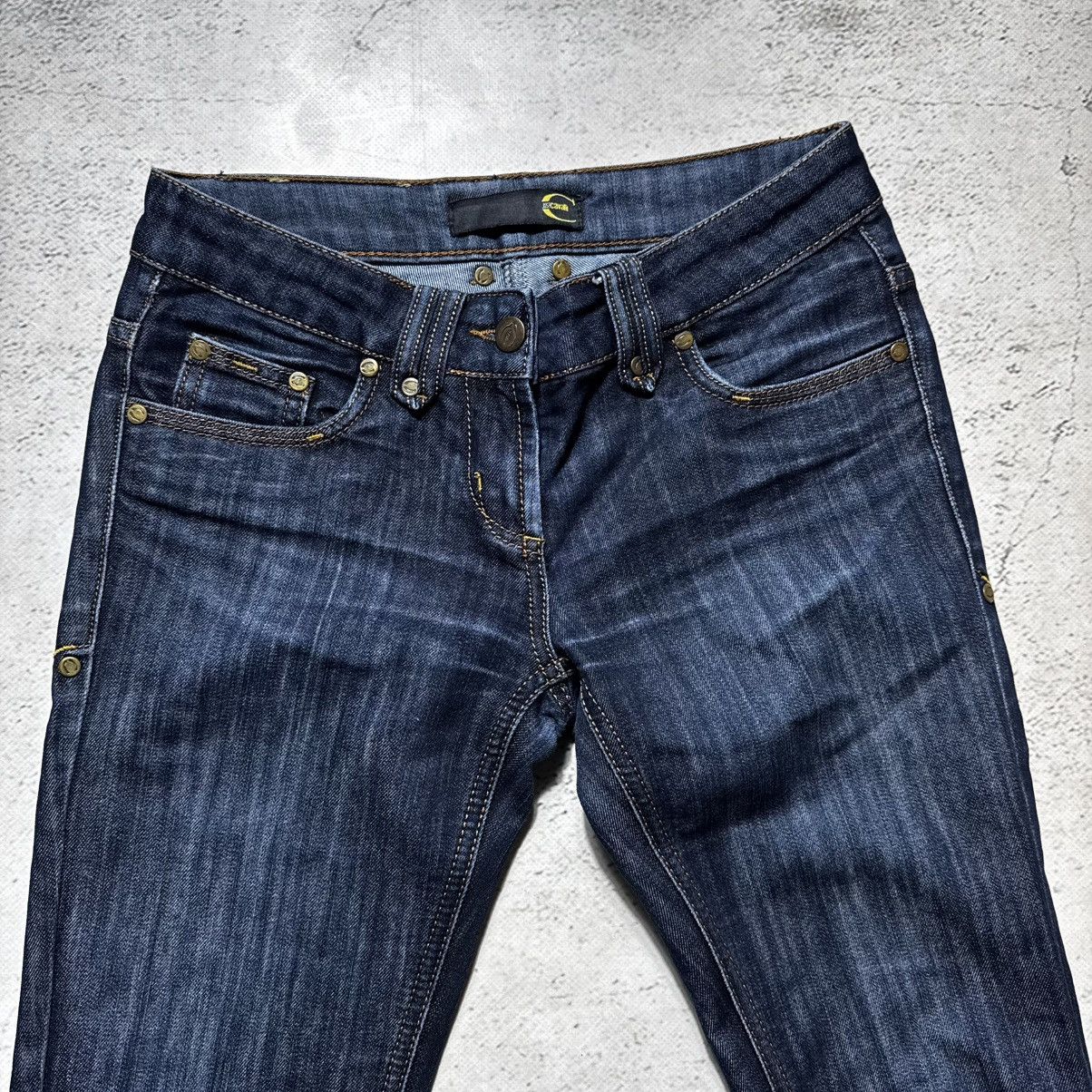 Just Cavalli just cavalli boot cut jeans with big metal logo luxury Size 27" / US 4 / IT 40 - 8 Thumbnail