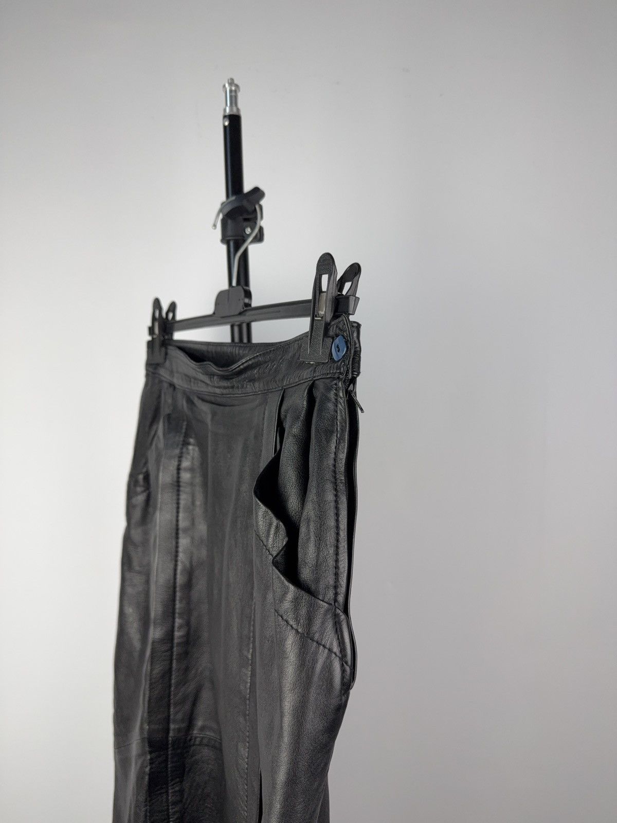 Japanese Brand Avant-Garde Black Leather Skirt High Waist Midi Length Y2K Size 26" / US 2 / IT 38 - 4 Thumbnail