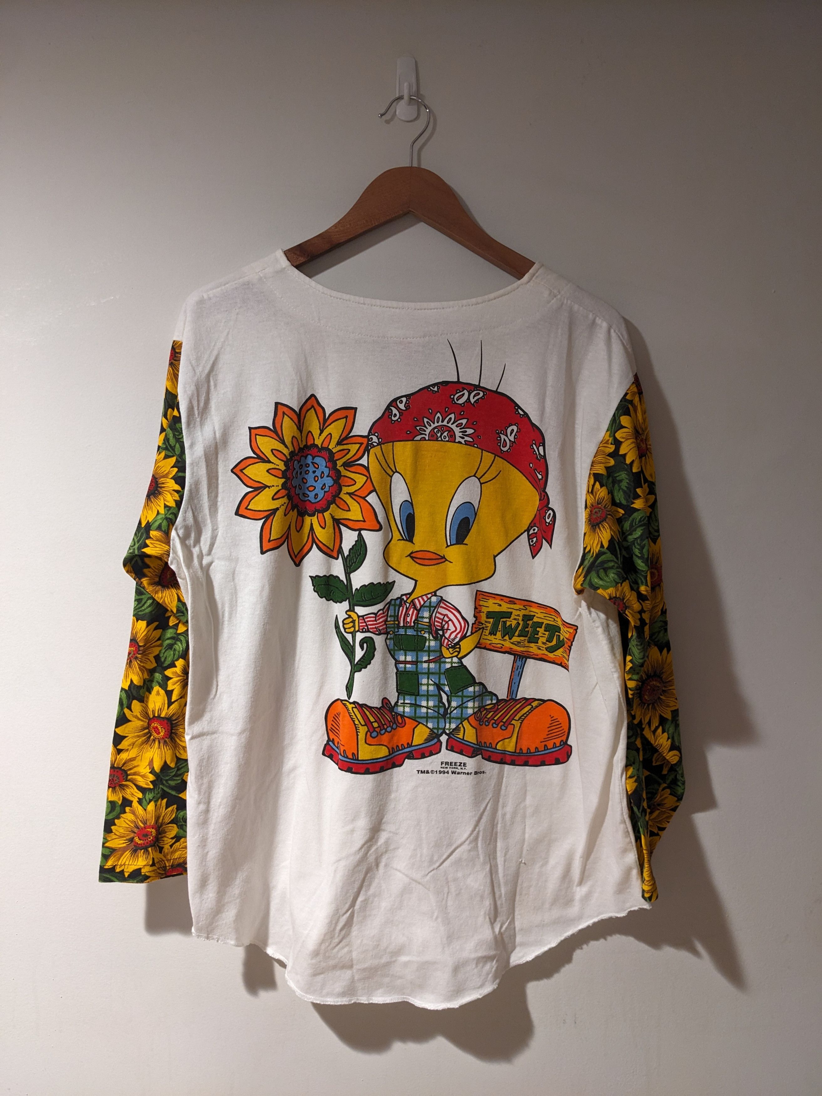 image of Cartoon Network x Vintage 1994 Looney Tunes Tweety Bird Garden Plant Shirt in White, Men's (Size XL