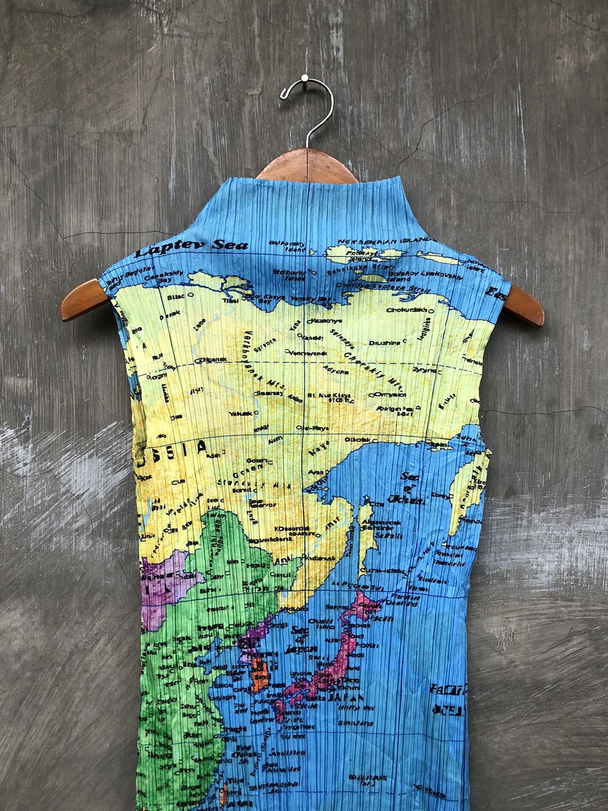 Homme Plisse Issey Miyake × Issey Miyake × Pleats Please Issey Miyake RARE‼️ 90’s Issey Miyake Pleats Please “World Map” Size S / US 4 / IT 40 - 9 Thumbnail