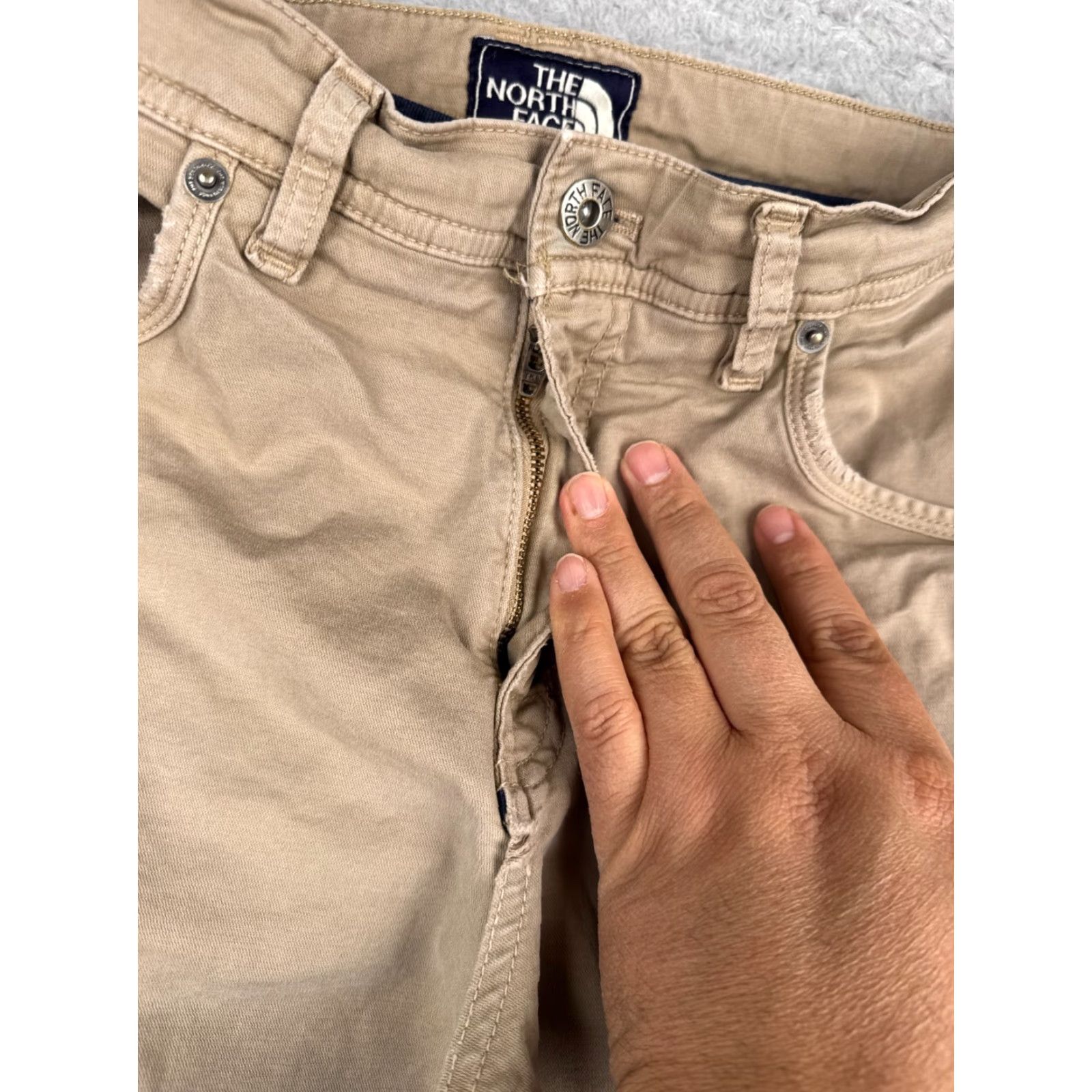 The North Face VINTAGE The North Face Shorts Mens Regular 30 Beige Cotton Twill 8 Inseam Casual Shell Logo Adjustable Waist Mens Size US 30 / EU 46 - 5 Thumbnail