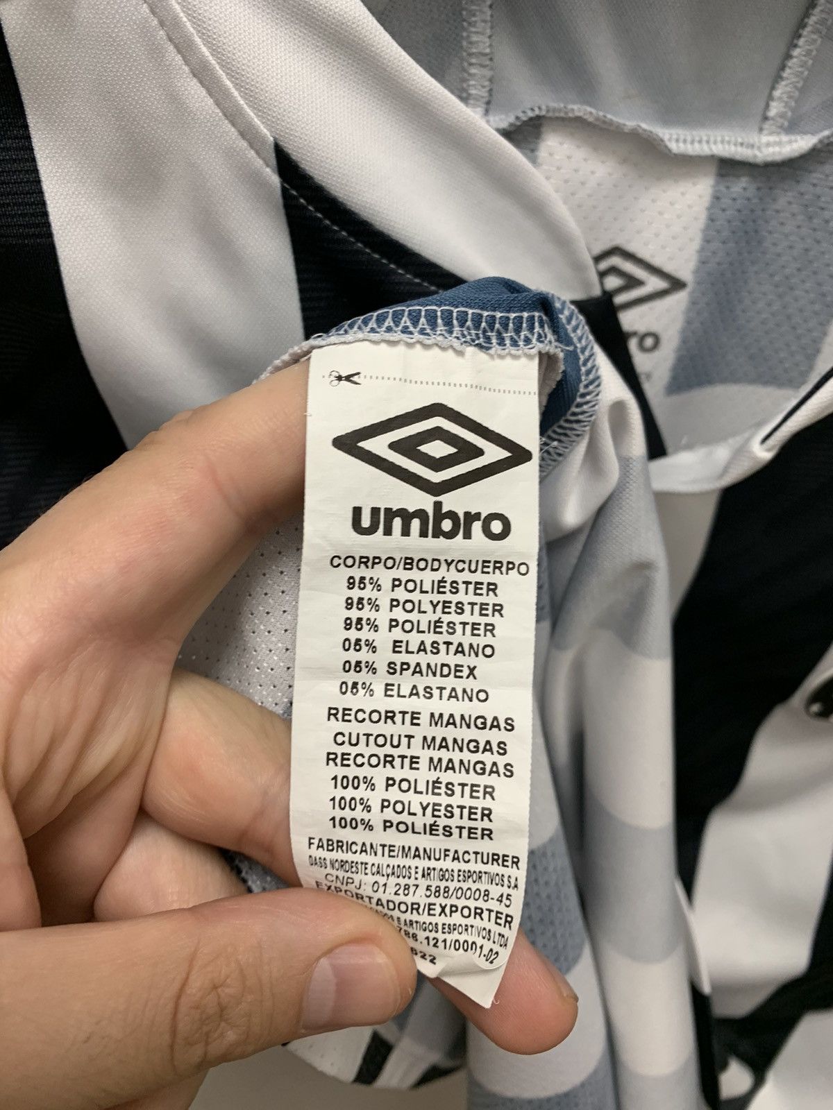 Umbro Santos soccer jersey Brasil Brazil L size umbro Size US L / EU 52-54 / 3 - 8 Thumbnail