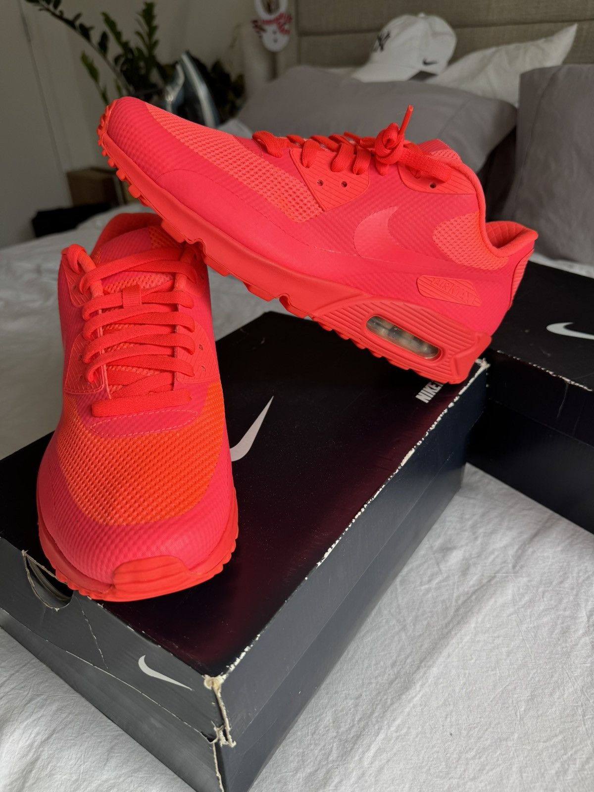 Nike NIKE AIR MAX 1 HYPERFUSE NIKE ID LASER CRIMSON HYPERPUNCH Size US 10.5 / EU 43-44 - 1 Thumbnail