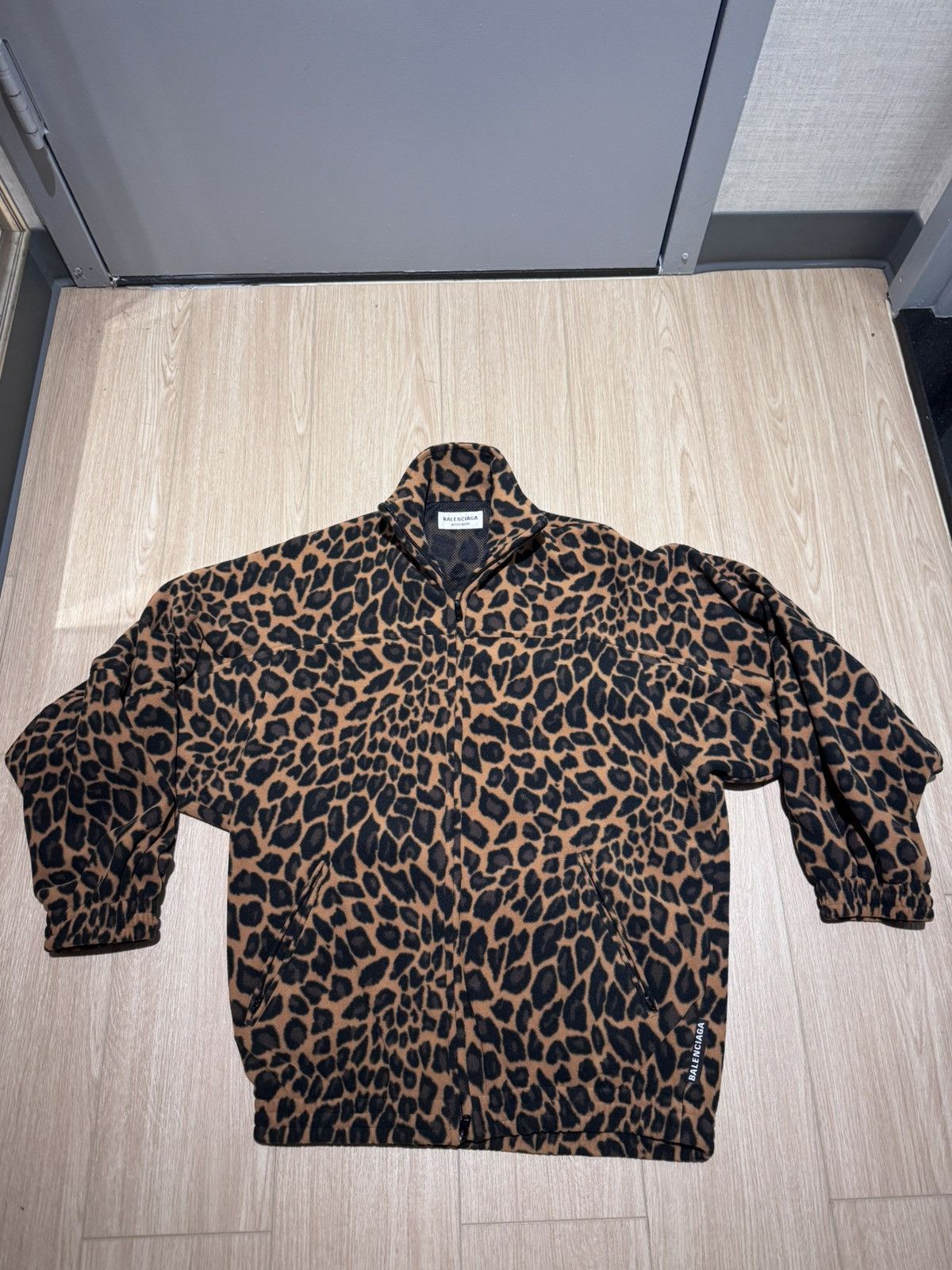 Balenciaga Balenciaga Leopard Fleece Zip Up Jacket Size US S / EU 44-46 / 1 - 1 Thumbnail