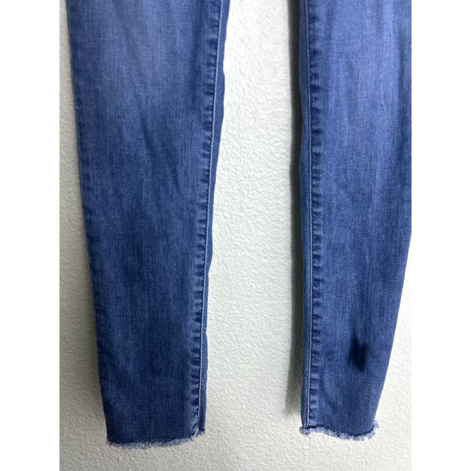 True Religion True Religion Halle Mid Rise Super Skinny Medium Wash Jeans Junior 16 30x31 Flaw Size 38" / US 16 / IT 52 - 2 Thumbnail