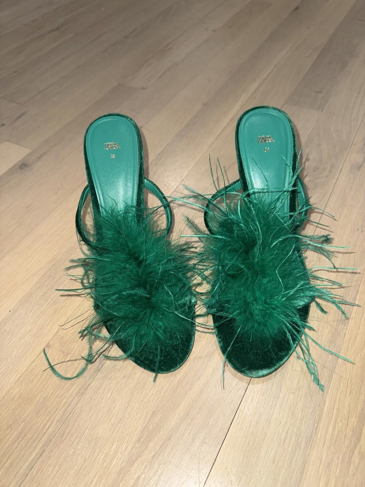 Zara NWOT ZARA Feathered Green Velvet Heeled slides sz 39 Size US 8 / IT 38 - 5 Thumbnail