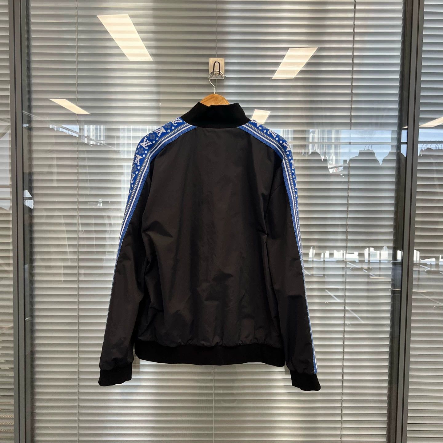 Louis Vuitton LV Fair Isle Monogram Webbing Zip Jacket L Mint Size US L / EU 52-54 / 3 - 2 Thumbnail