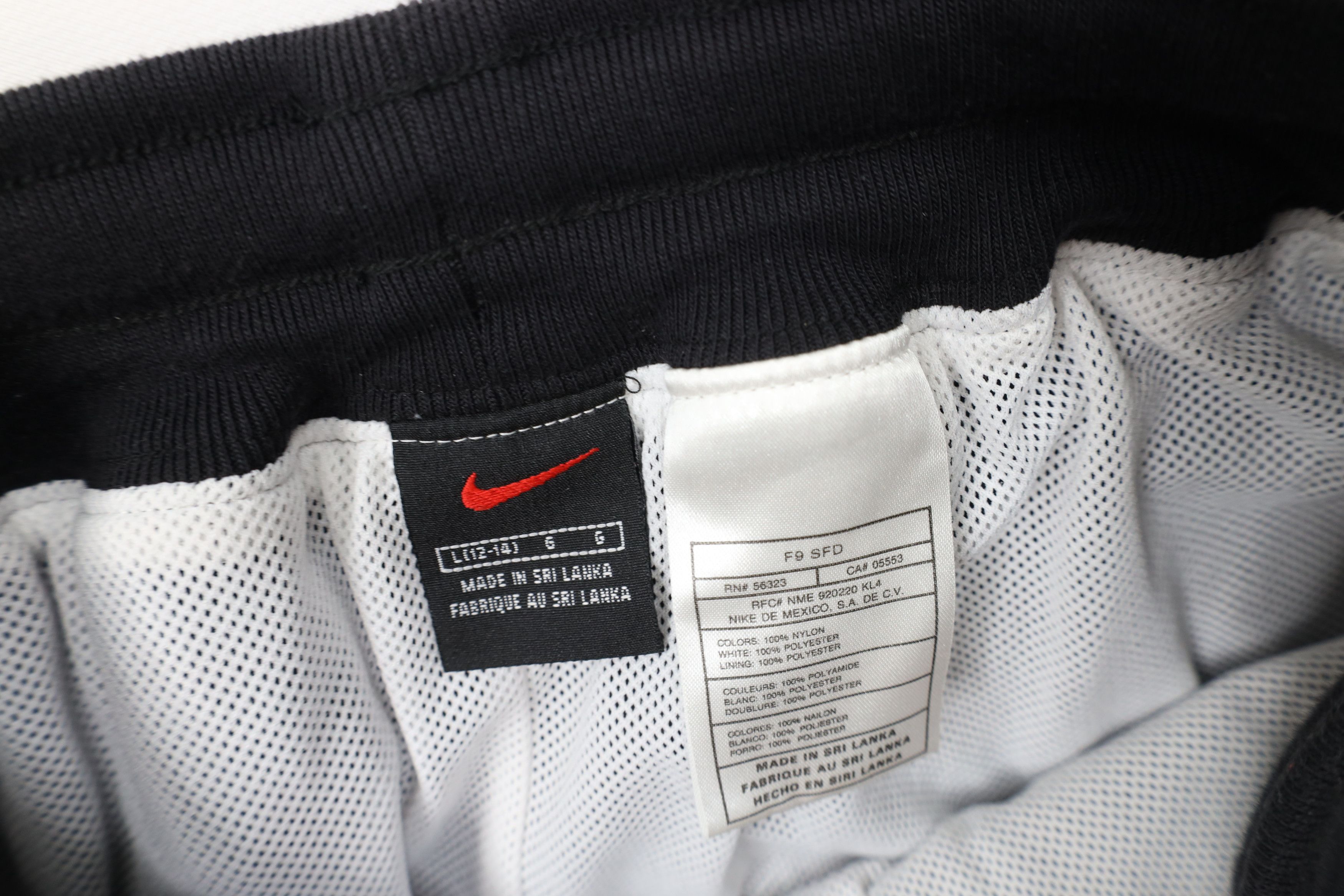 Nike Vintage 90s Nike Mini Swoosh Wide Leg Windbreaker Pants Size 28" / US 6 / IT 42 - 9 Thumbnail