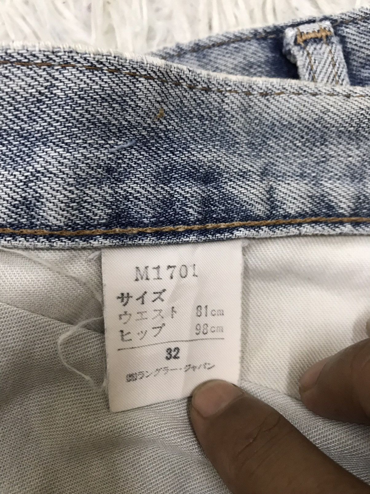 Vintage Vintage Wrangler M1701 Redline Selvedge Distressed Denim Size US 29 - 13 Thumbnail