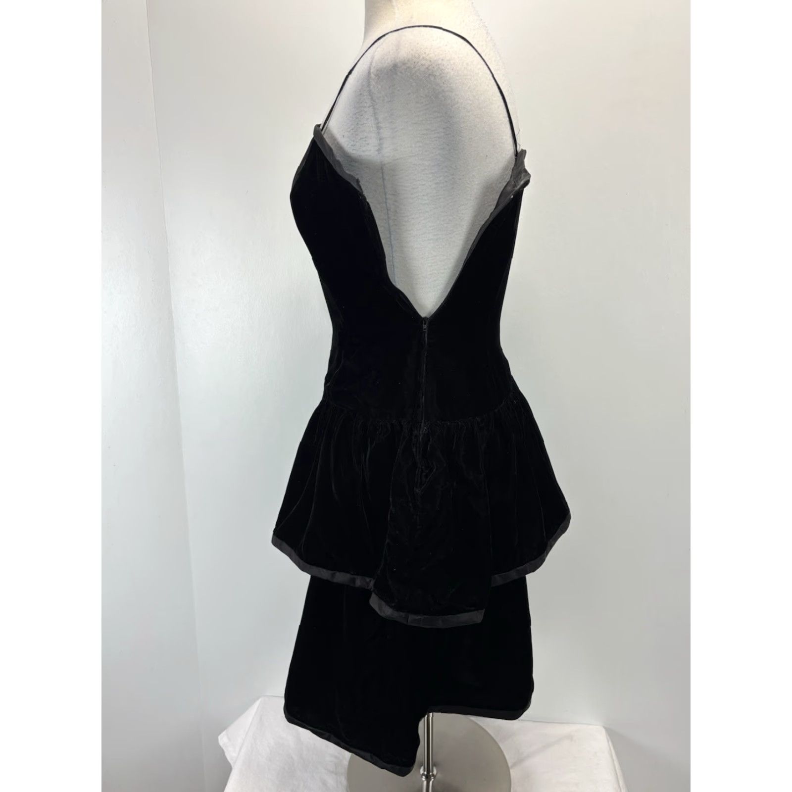 MAGGY LONDON VINTAGE Maggy London Velvet Peplum Dress Sz 10P Petite Black Cocktail 80s Womens Mens? Size L / US 10 / IT 46 - 4 Thumbnail