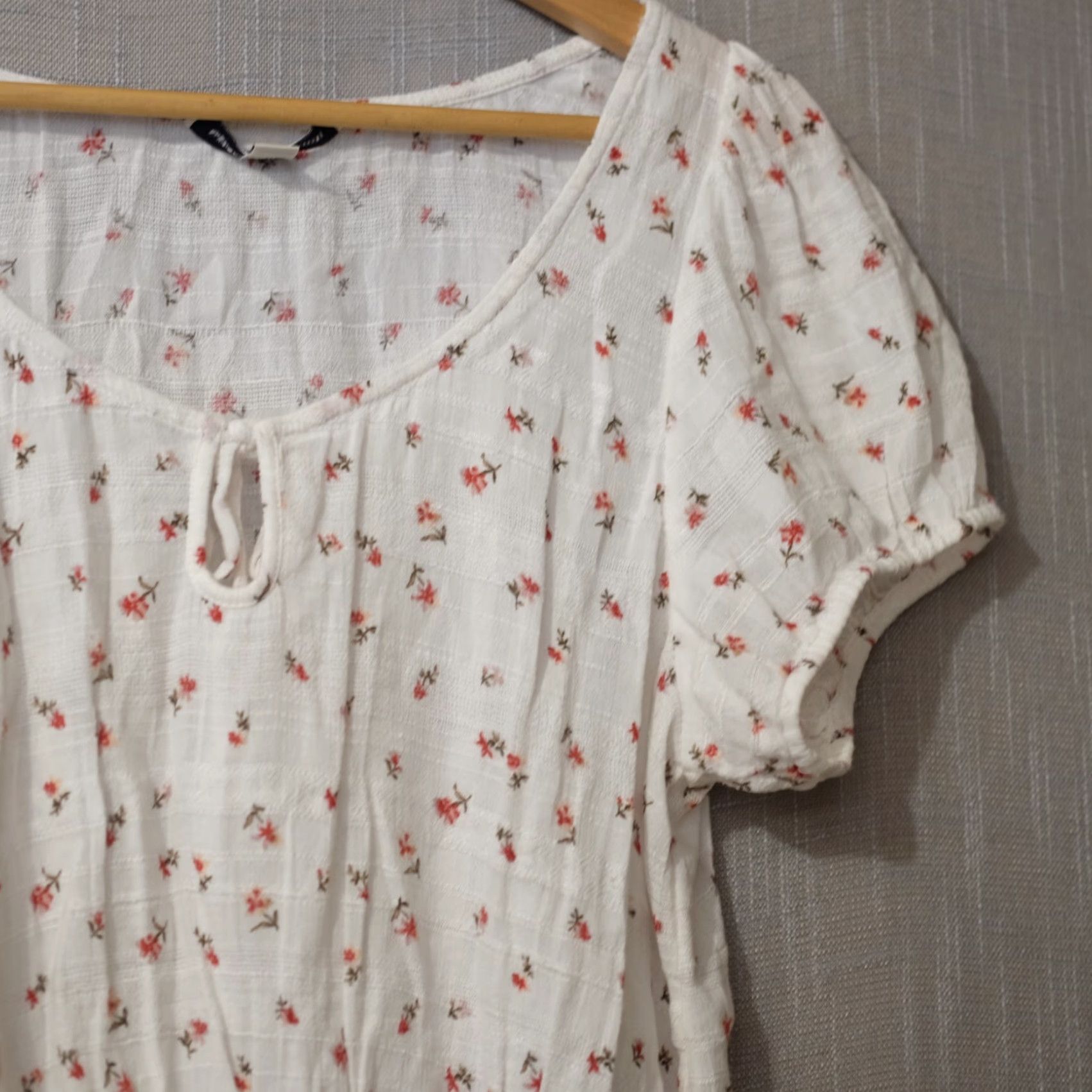 American Eagle Outfitters American Eagle Smocked Top Womens L White Floral Cropped Puff Sleeve Size L / US 10 / IT 46 - 3 Thumbnail