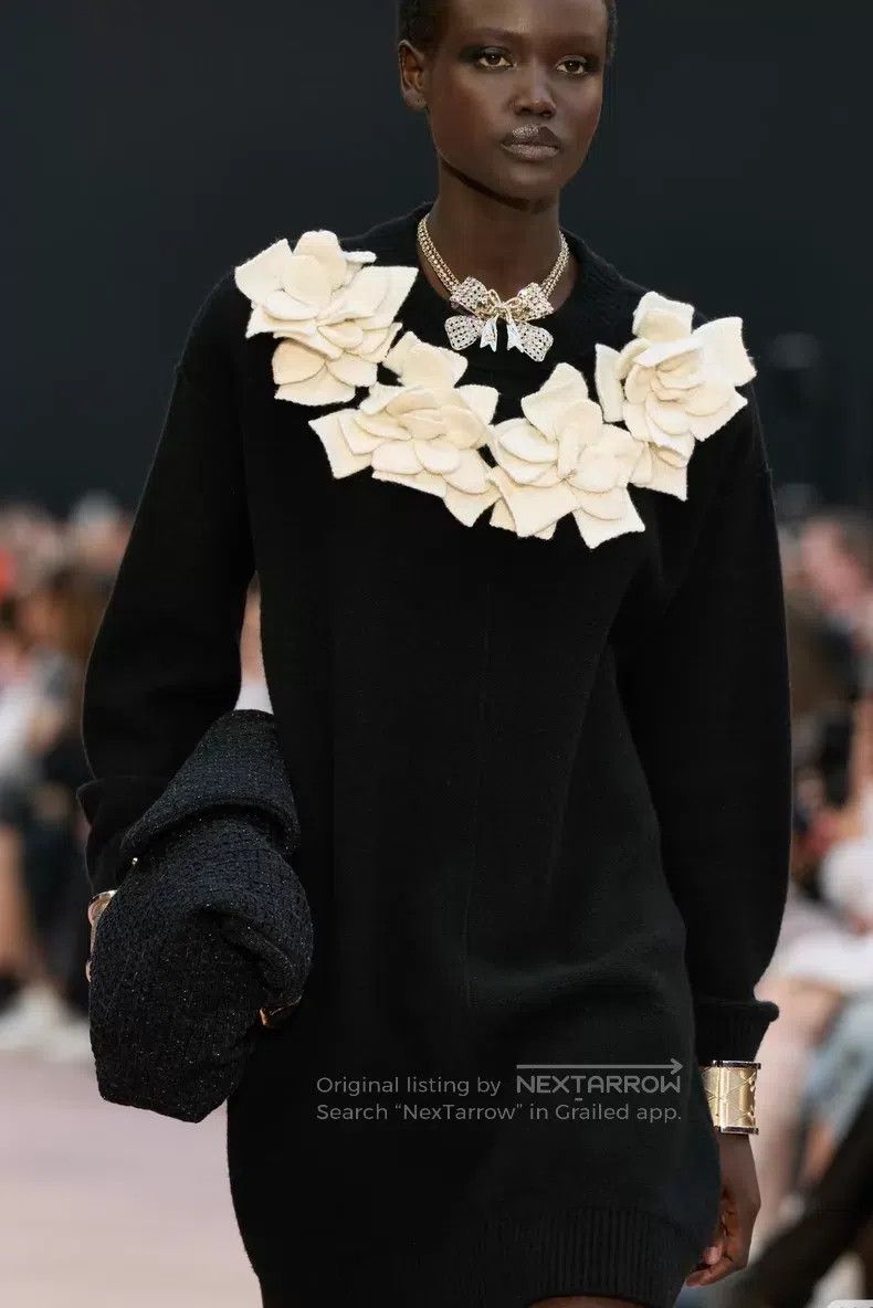 Chanel Chanel White three-dimensional camellia knitted dress Size XS / US 0-2 / IT 36-38 - 9 Thumbnail