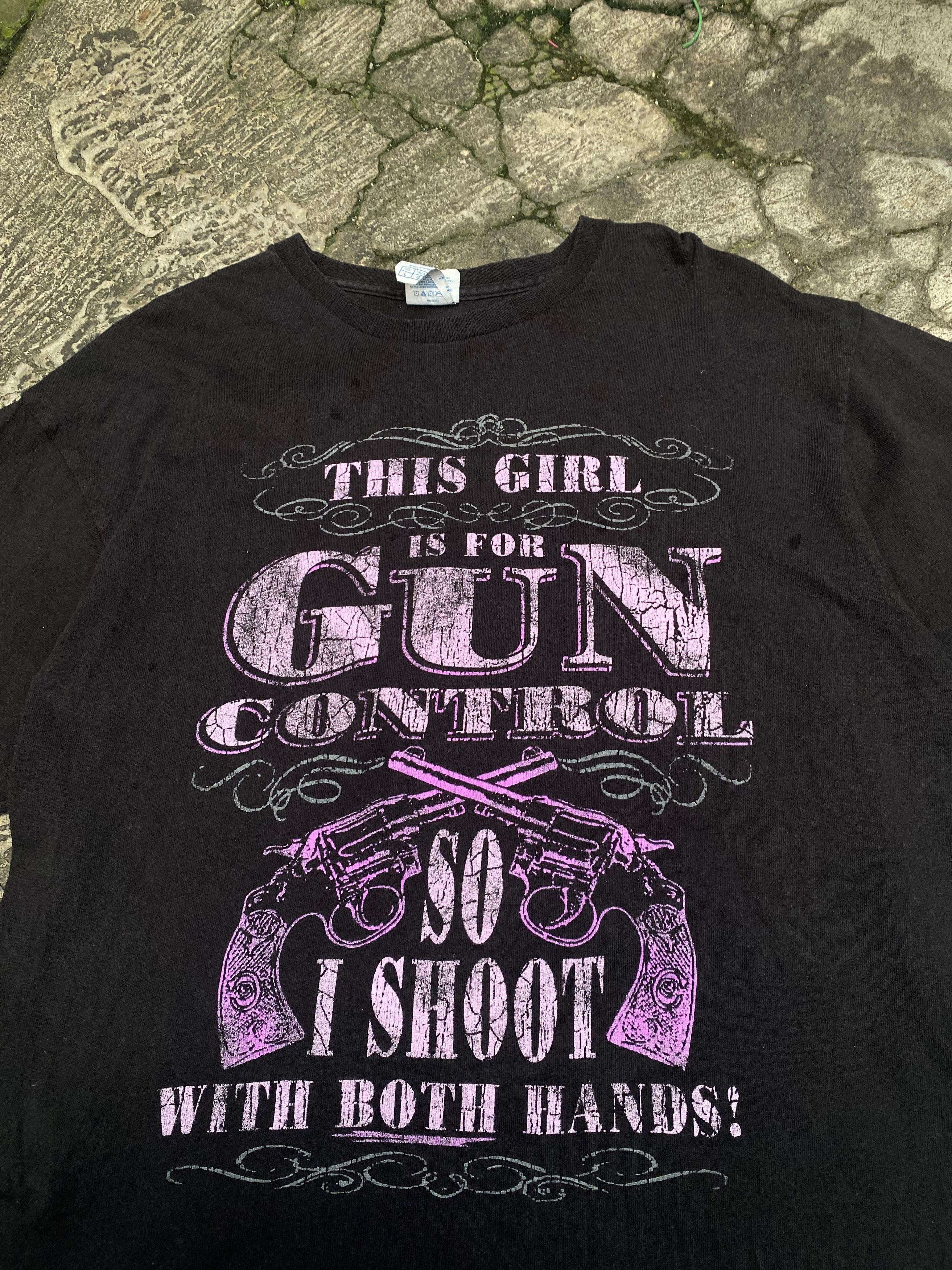 Vintage Vintage y2k girl is gun black tee Size US L / EU 52-54 / 3 - 3 Thumbnail