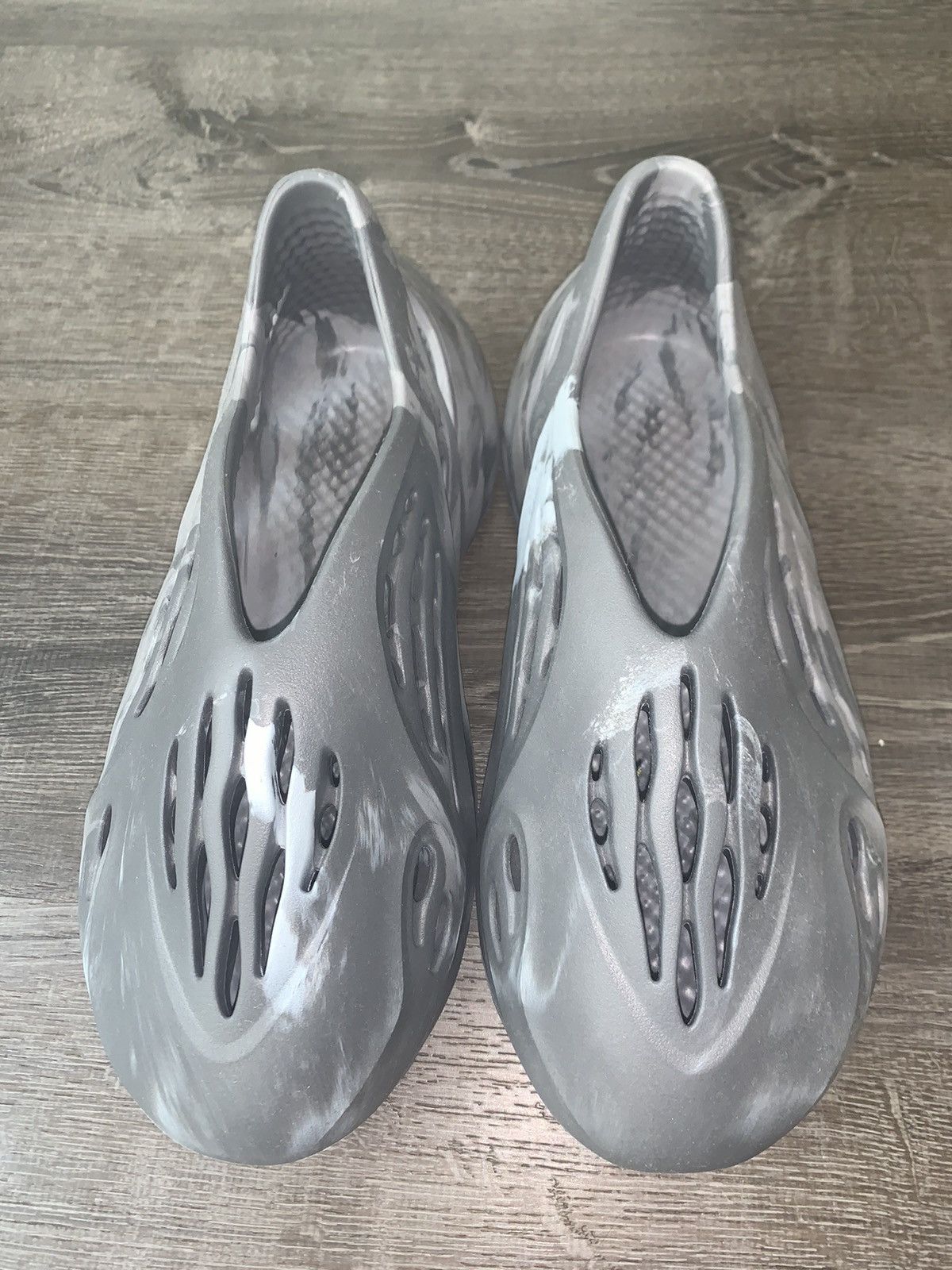 Adidas × Kanye West × Yeezy Yeezy Foamrunner MX Granite Size 10M Size US 10 / EU 43 - 5 Thumbnail