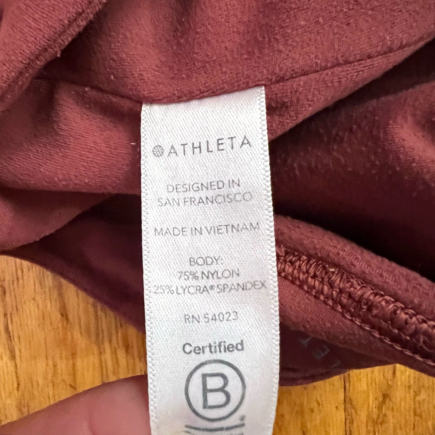 Athleta Athleta Leggings Cropped Womens Small Stash Pocket Salutation Crop S Red Women Size 28" / US 6 / IT 42 - 6 Thumbnail