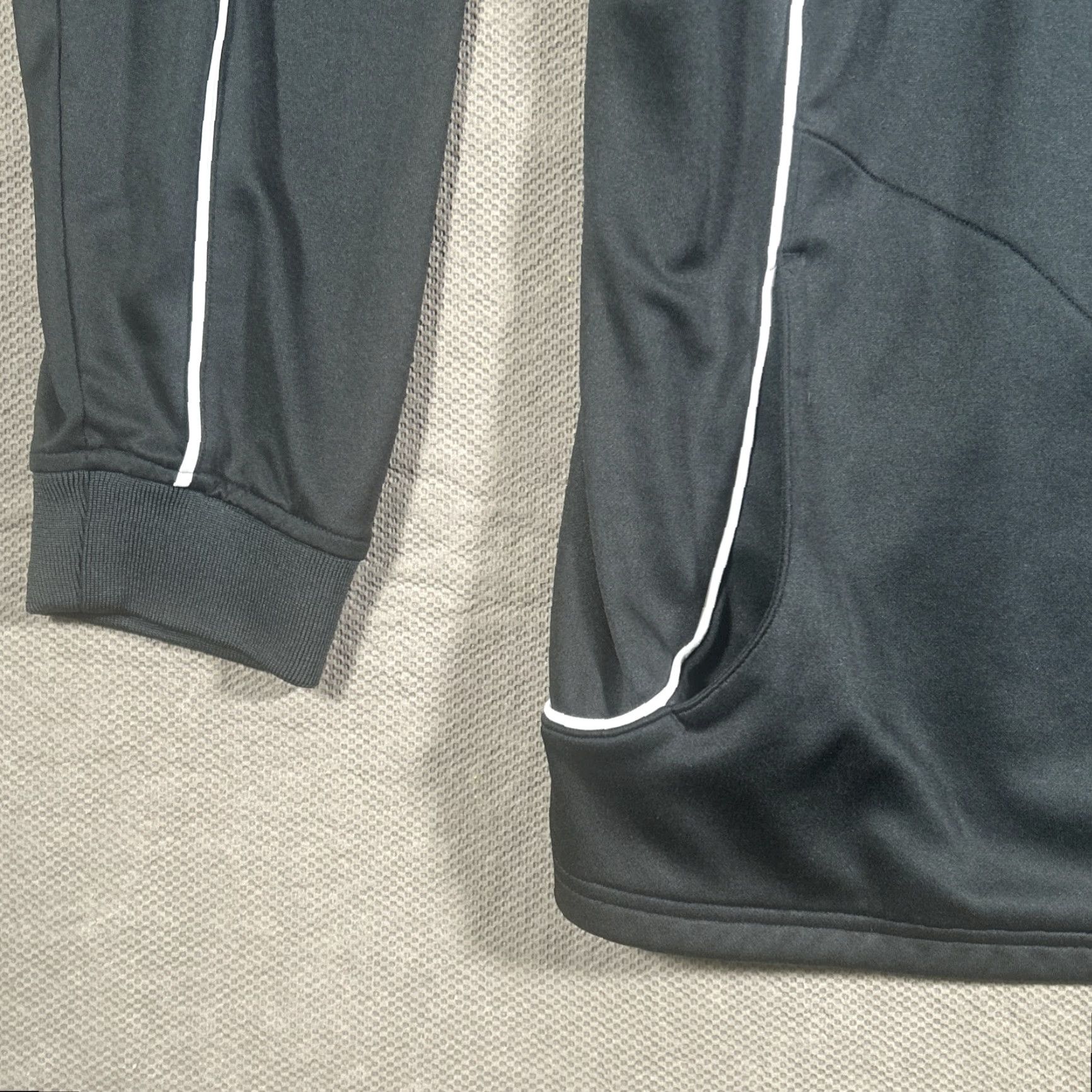 Under Armour Under Armour Full Zip Jacket Mens XL Black Loose Fit Long Sleeve Athletic Logo Size US XL / EU 56 / 4 - 4 Thumbnail