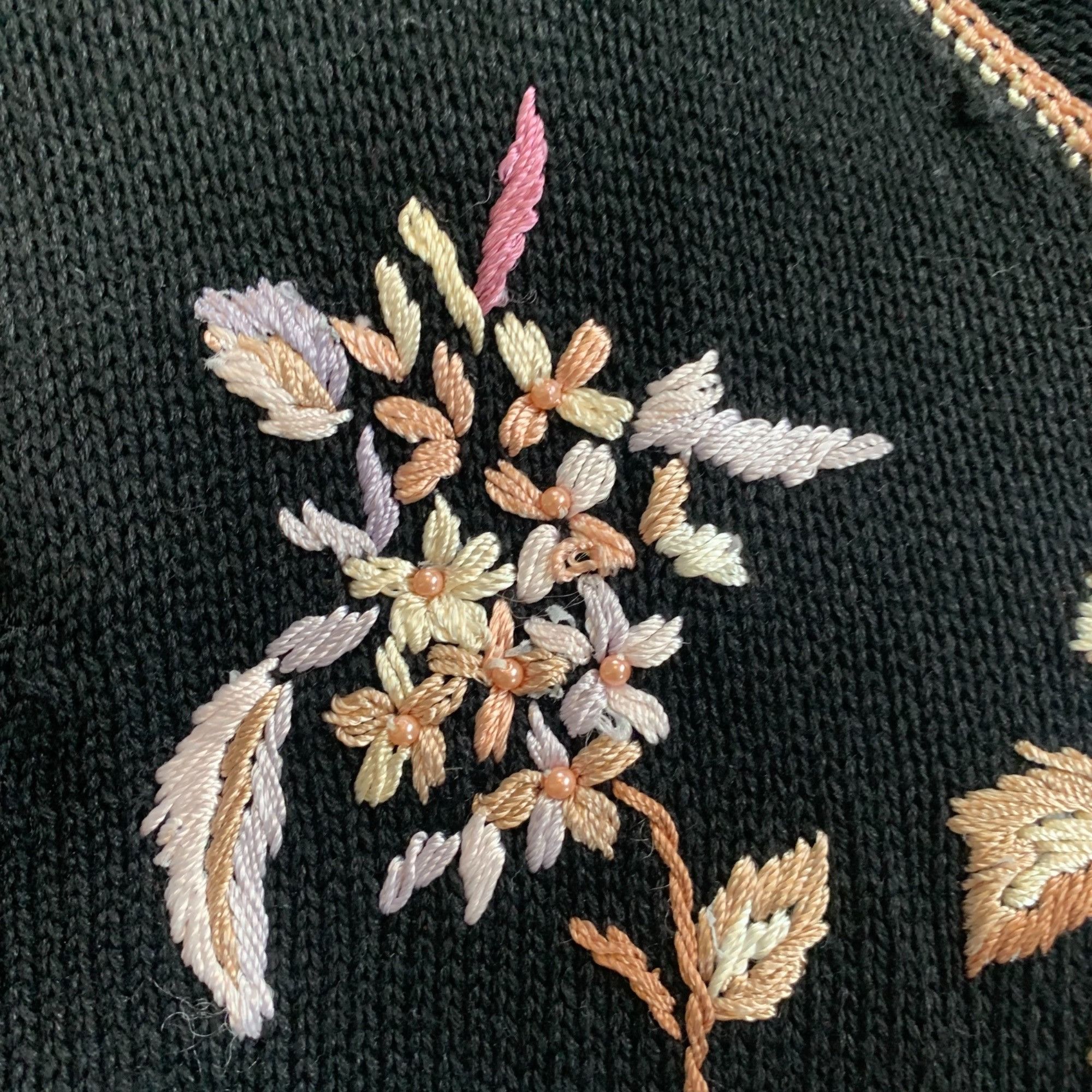 Vintage Vintage Worthington Floral Embroidered Beaded Accent Sweater Size M / US 6-8 / IT 42-44 - 9 Thumbnail
