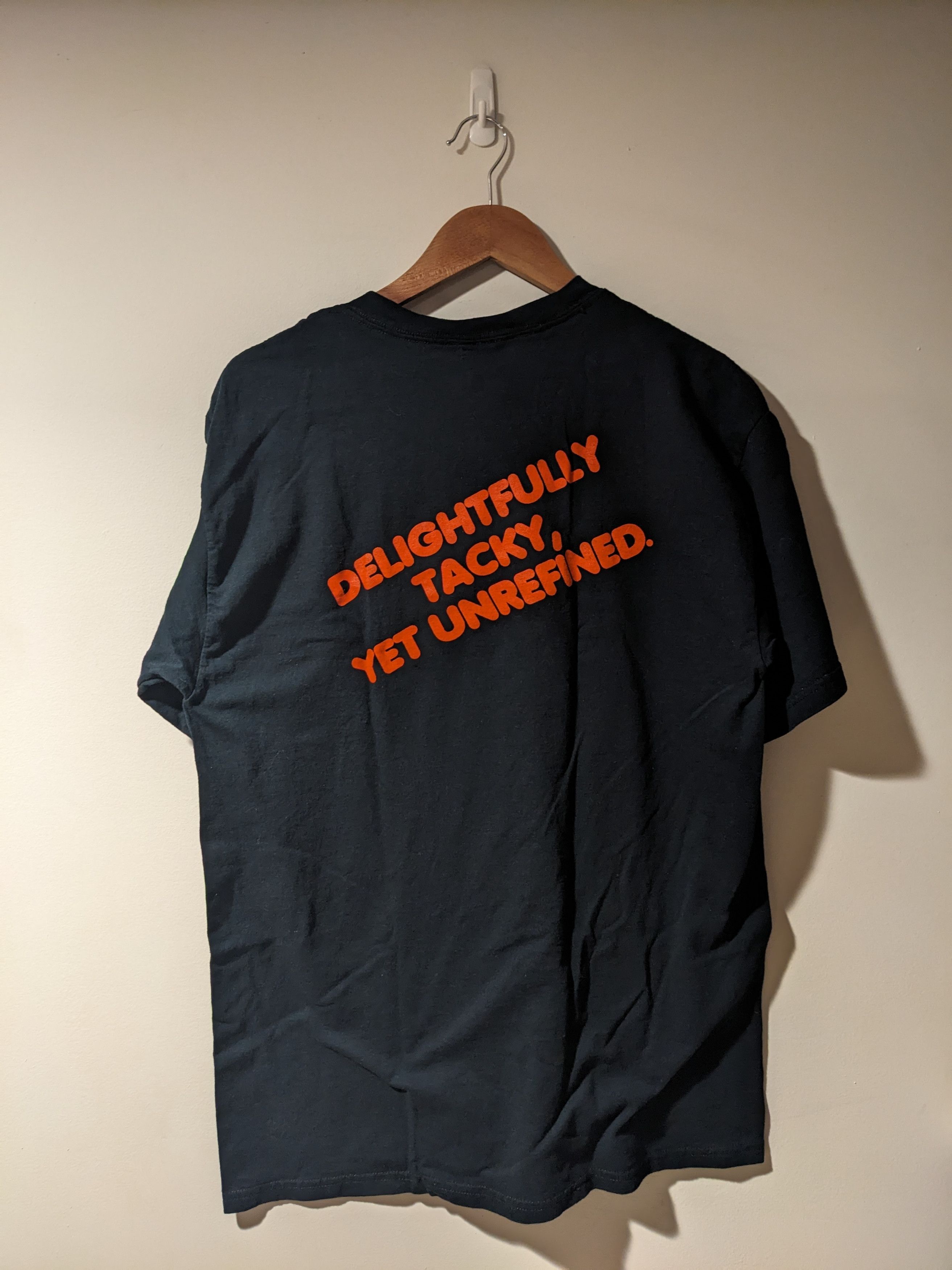 Gildan Vintage Y2K Hooters Canada Delightfully Tacky Yet T-Shirt Size US L / EU 52-54 / 3 - 4 Thumbnail