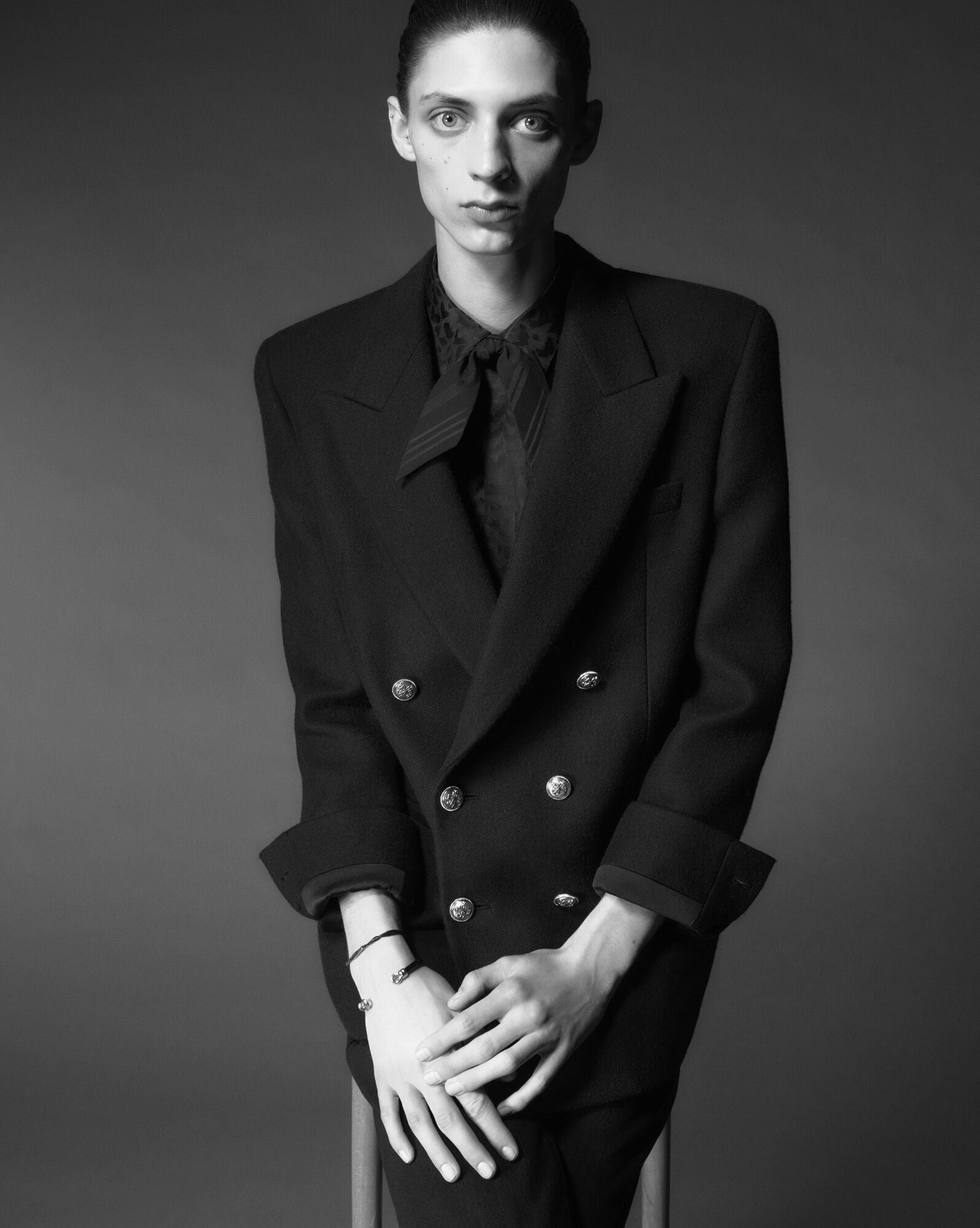 Saint Laurent Paris o1s1wg111224 Collar Classic Shirt Matte Shiny Silk in Black Size US L / EU 52-54 / 3 - 2 Thumbnail