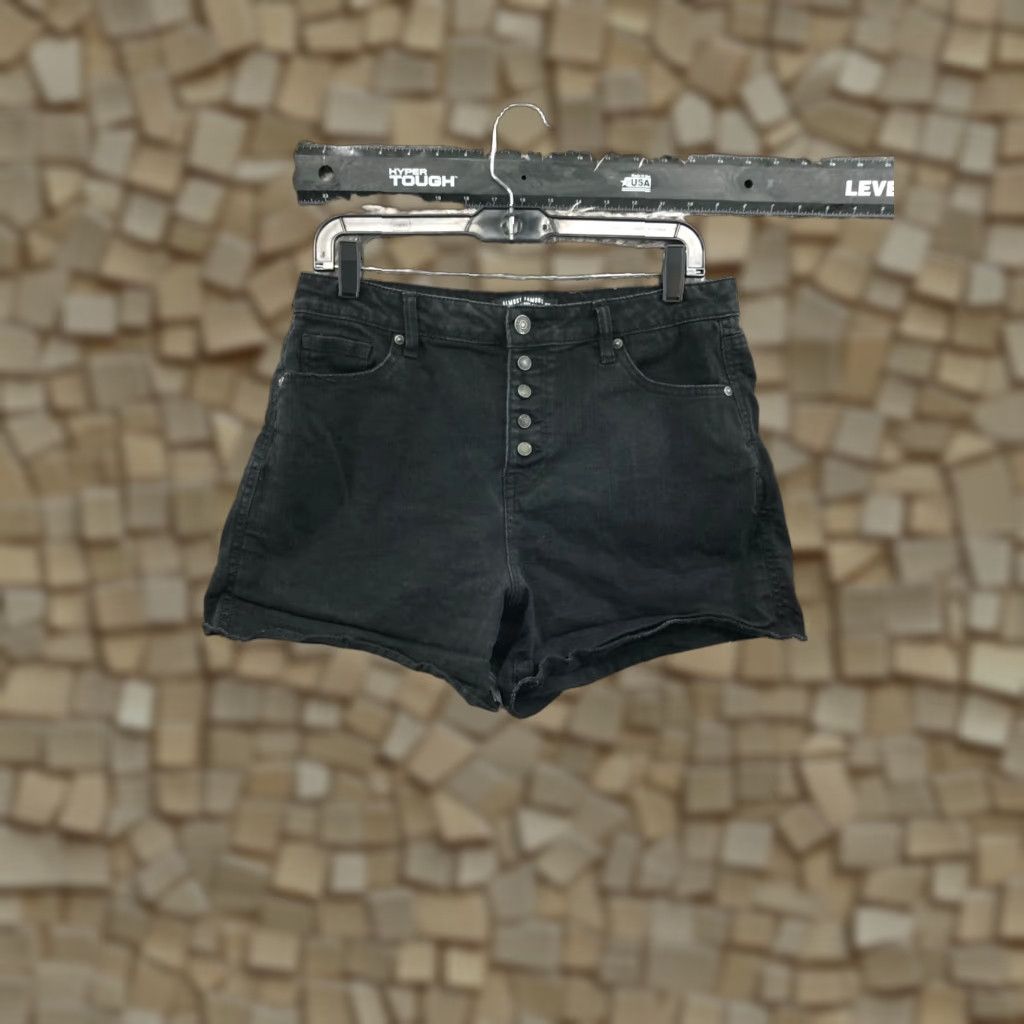 Almost Famous VINTAGE Almost Famous Dark Wash Black 2.0 Inseam 2.0 Denim 30 In Waist Juniors Size 13 Mid Rise Shorts Womens/Teenagers Right? Size 34" / US 12 / IT 48 - 1 Thumbnail