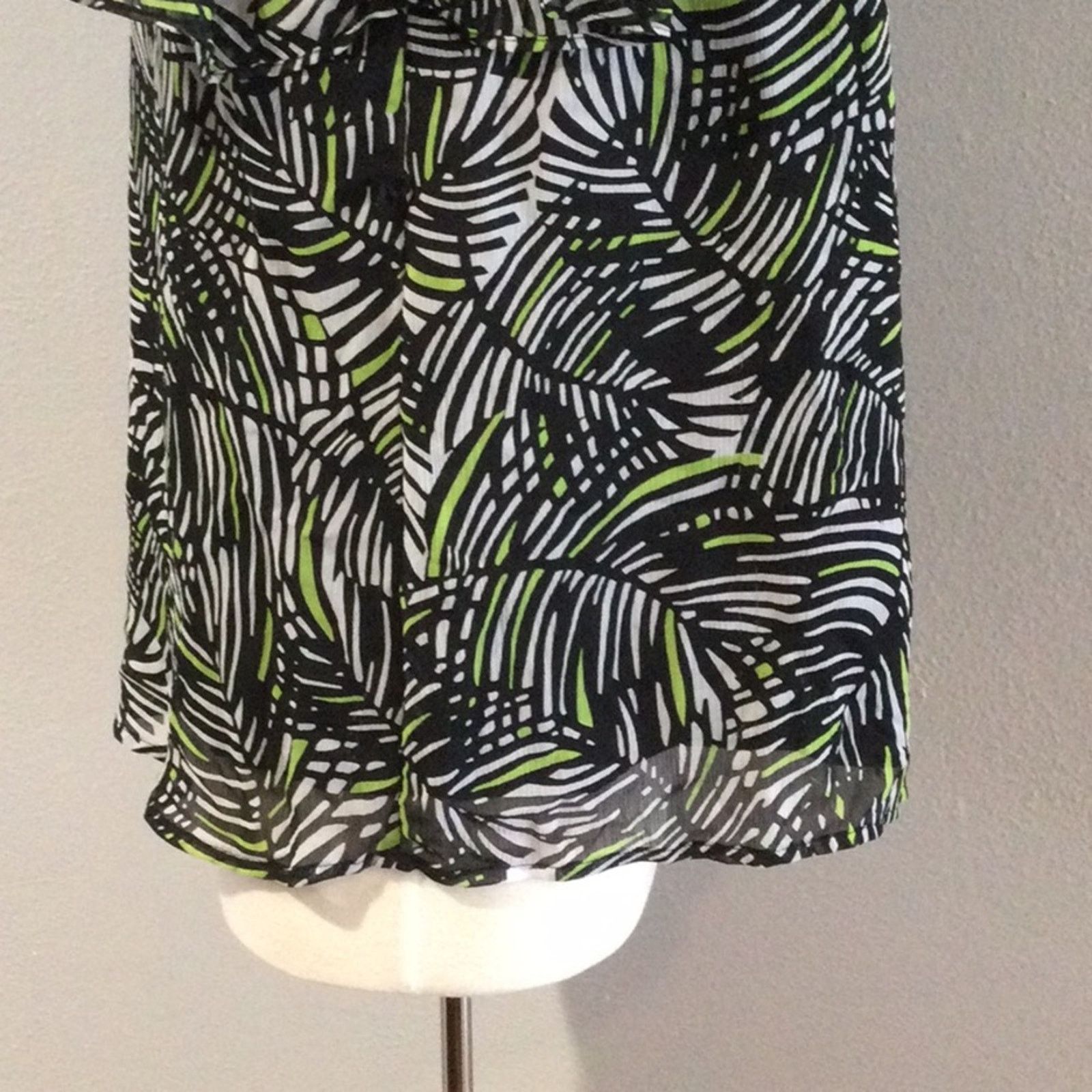 Worthington Worthington Foliage Print Flutter Sleeve Square Neck Top L Size L / US 10 / IT 46 - 6 Thumbnail