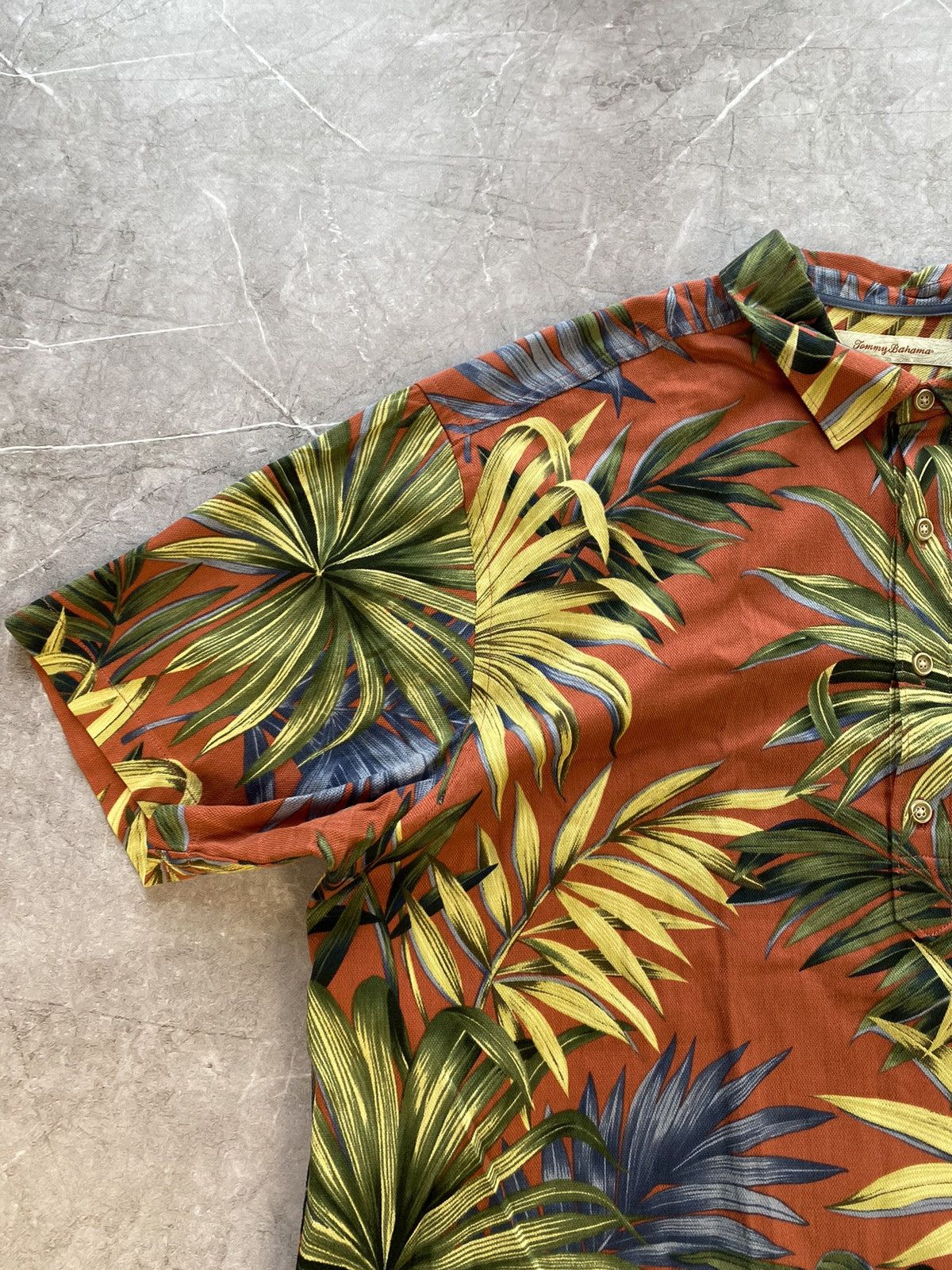 Tommy Bahama × Vintage Rare Tommy Bahama Hawaiian Floral Graphic Camp Shirt Silk Size US XL / EU 56 / 4 - 4 Thumbnail