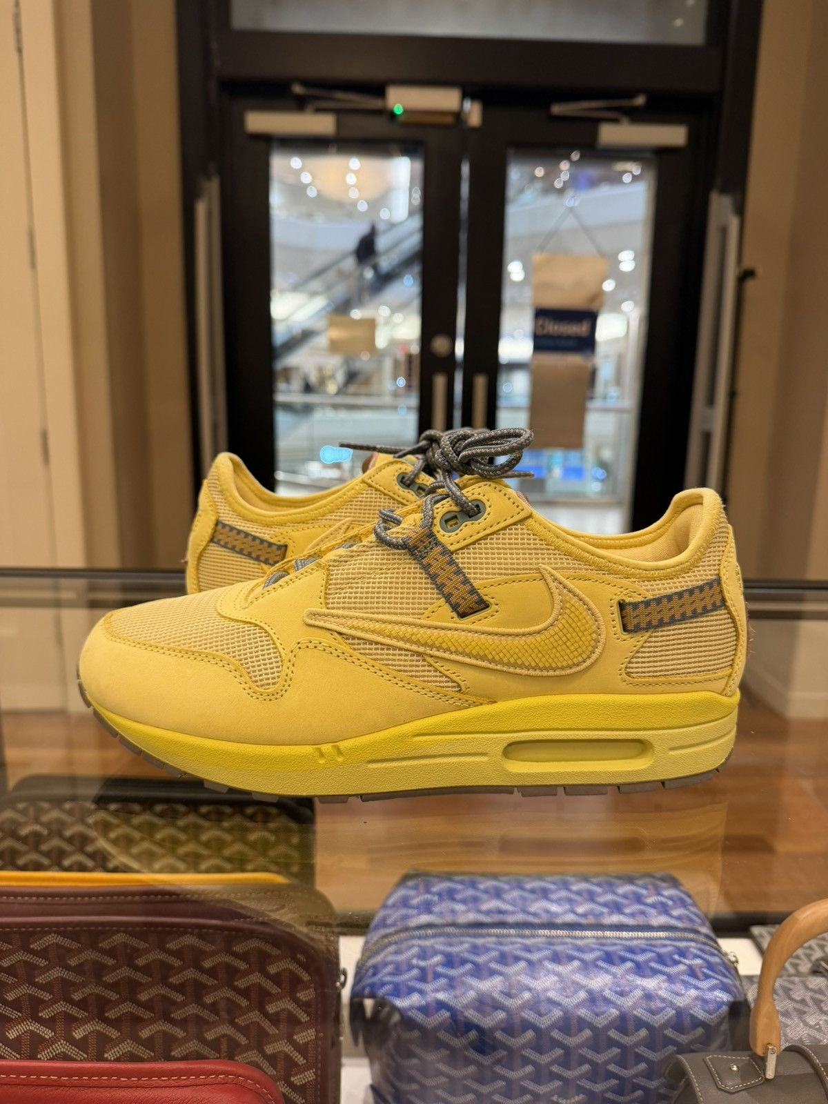 Nike Nike x Travis Scott Air Max 1 Saturn Gold Size US 9.5 / EU 42-43 - 2 Thumbnail