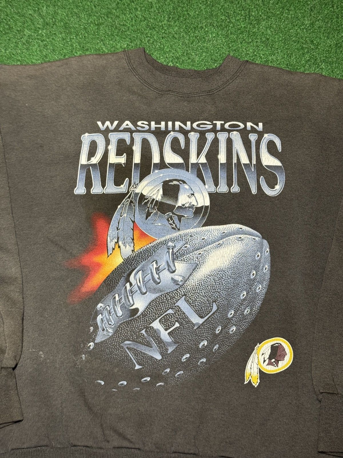 Vintage Vintage 90s Washinton Redskins FADED Lrg Football Sweatshirt Size US L / EU 52-54 / 3 - 2 Thumbnail
