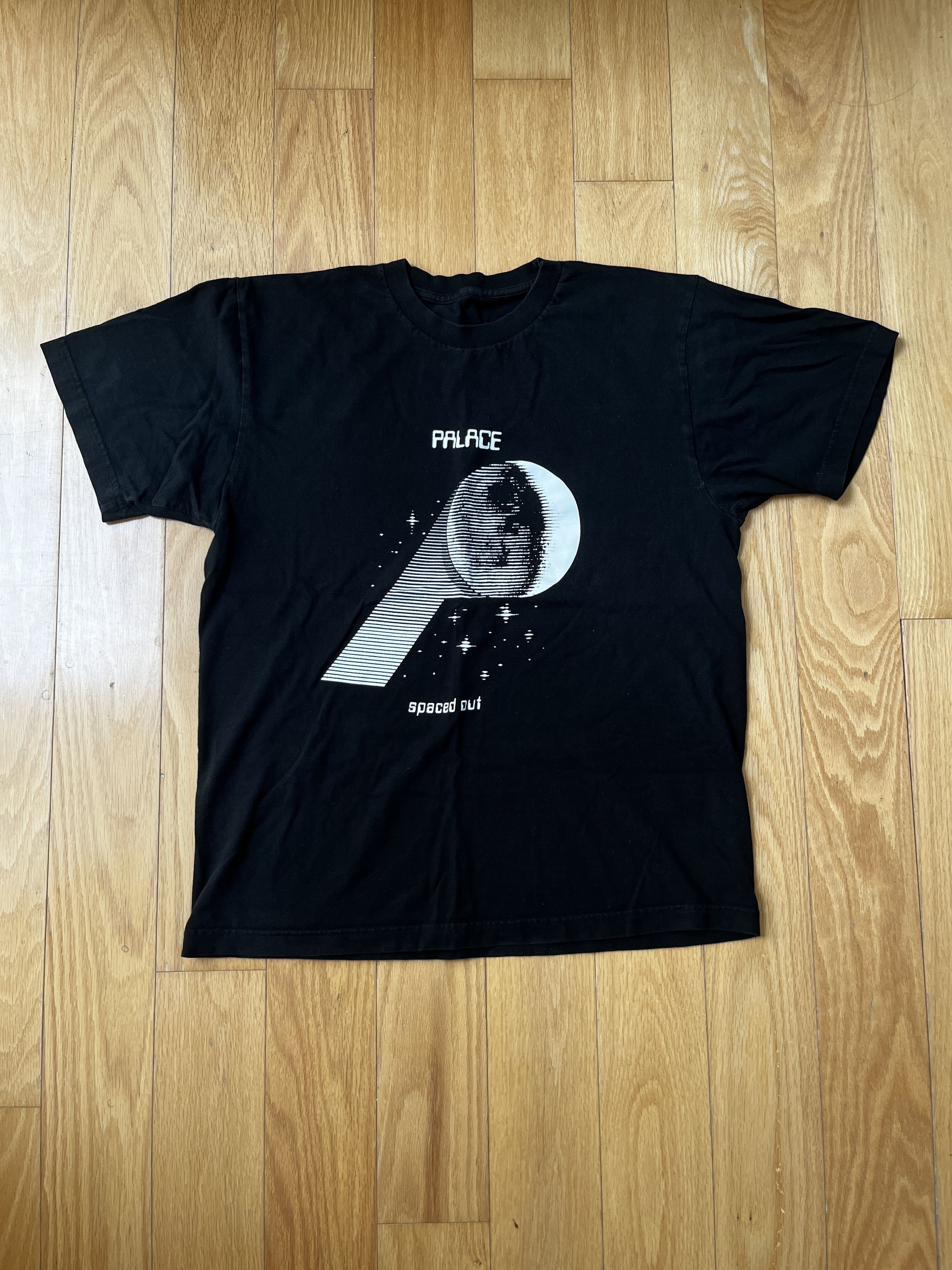 Palace Palace P Moon Spaced Out T Shirt L Size US L / EU 52-54 / 3 - 1 Thumbnail