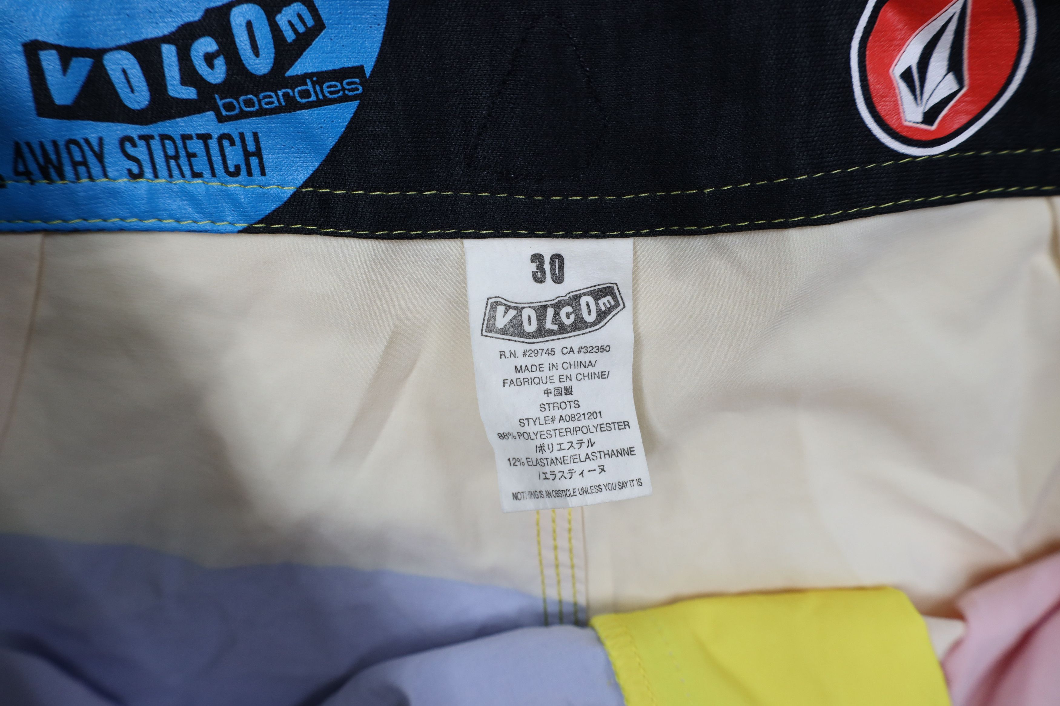 Volcom Vintage Volcom Stretch Boardies Board Shorts Trunks Size US 30 / EU 46 - 7 Thumbnail
