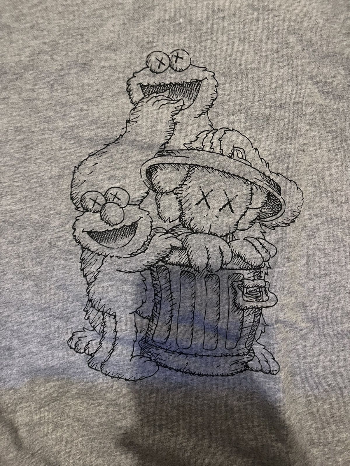 Kaws × Uniqlo KAWS SESAME STREET x UNIQLO CREWNECK Size US M / EU 48-50 / 2 - 2 Thumbnail