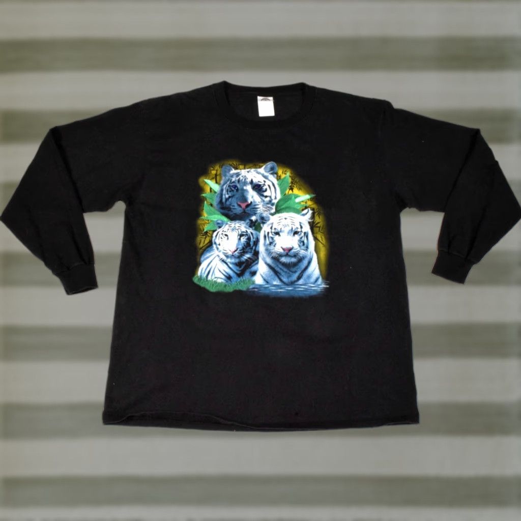 VINTAGE T-Shirt Delta Size L Y2K White Tigers Sparling Blue Eyes Long Sleeve Graphic Tee